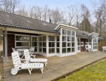 8-persoons vakantiehuis in Hasle met sauna op 1 km van zee - thumbnail 1