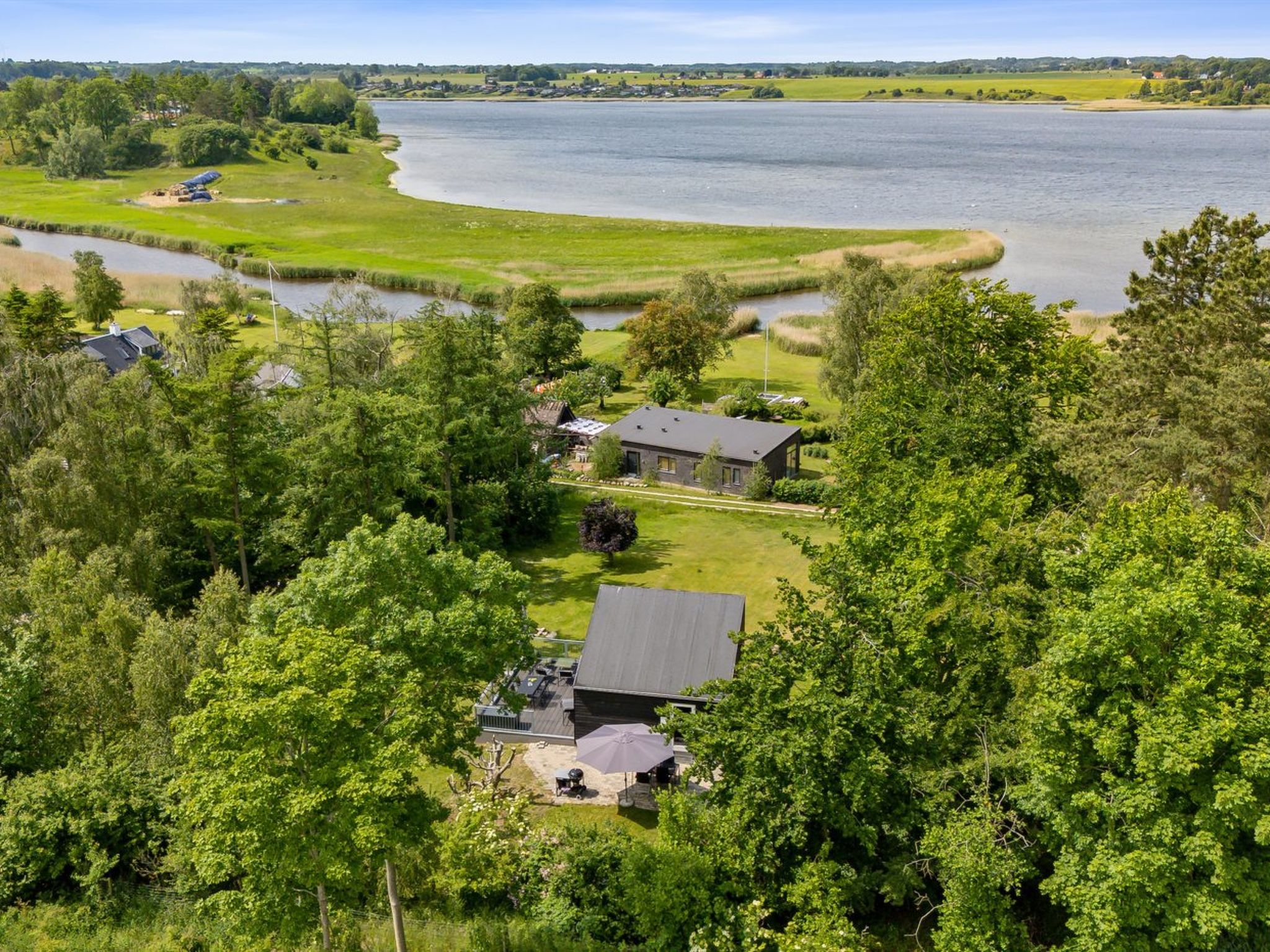 "Harka" - 100m to the fjord-Buiten