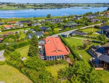 Vrijstaande vakantiewoning Eleana met grote tuin, 300 meter van de fjord - thumbnail 1