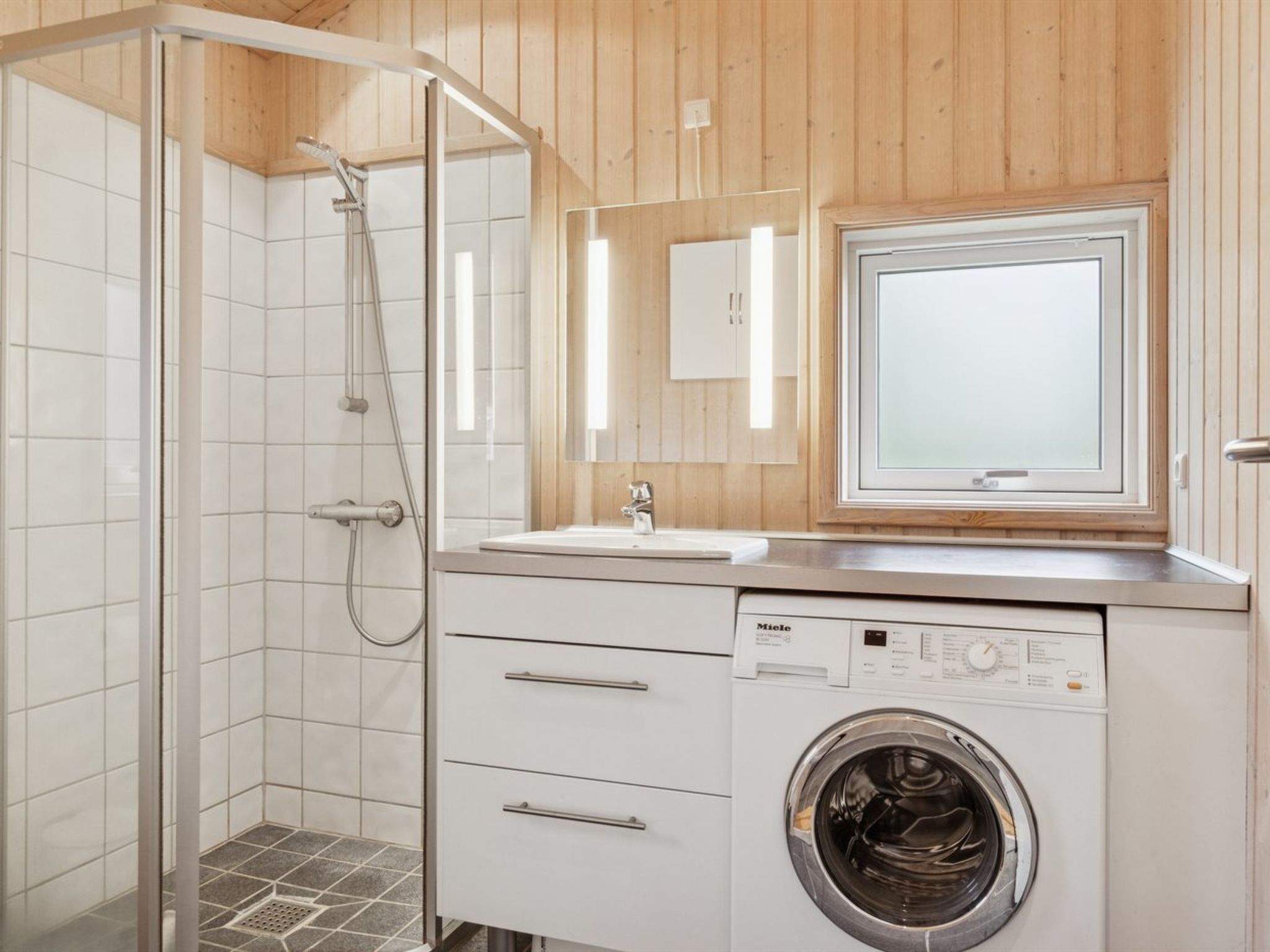 "Hawarth" - 275m from the sea-Binnen