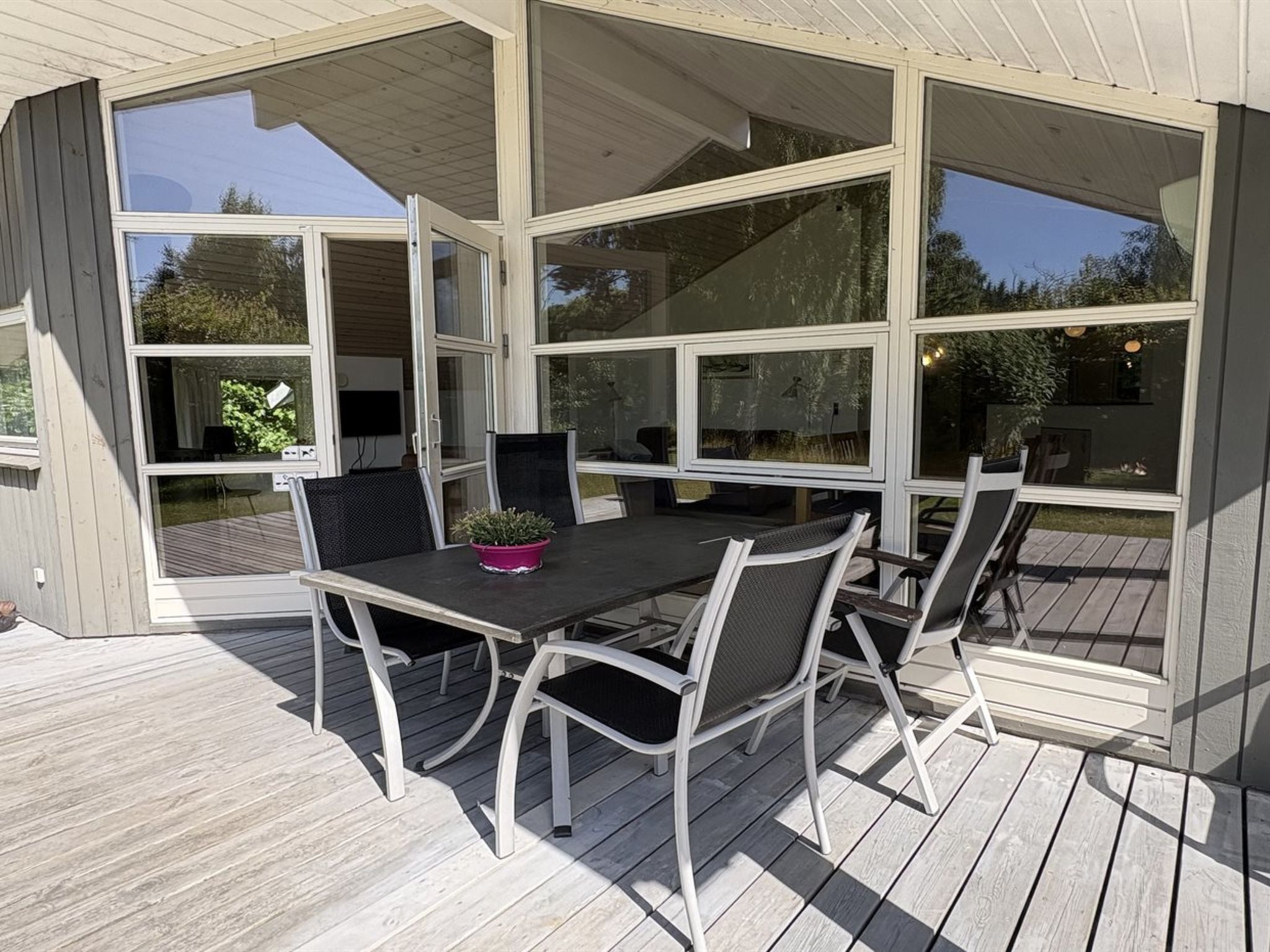 "Veljan" - 300m from the sea - Buiten