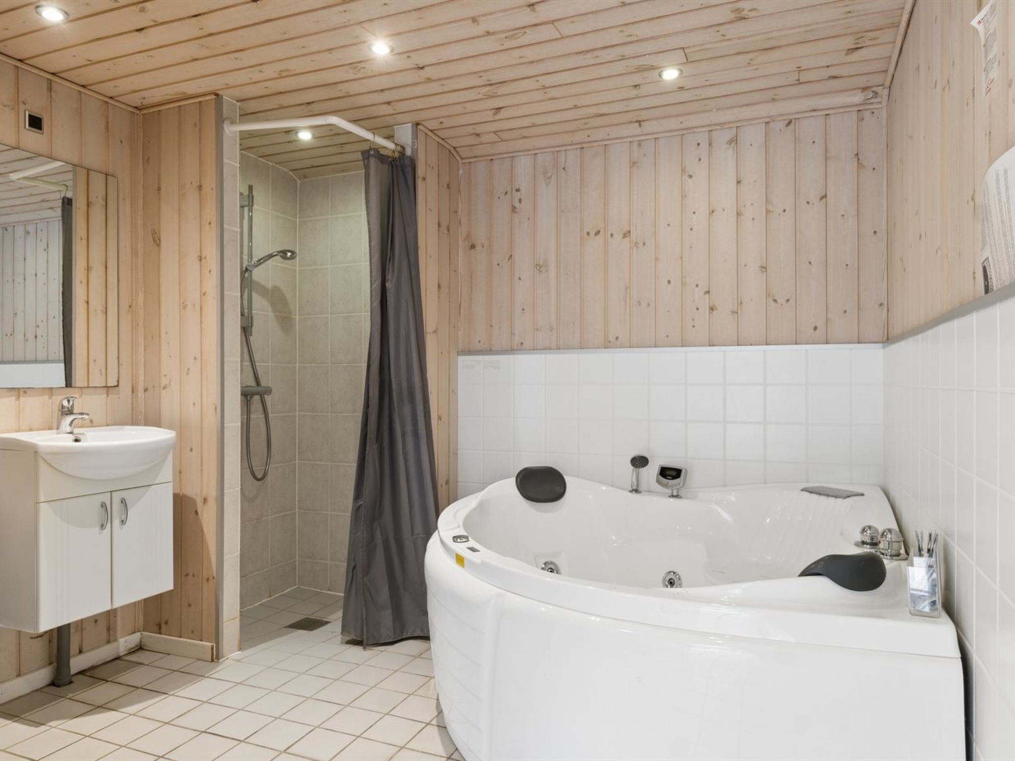 "Veljan" - 300m from the sea - Drinnen
