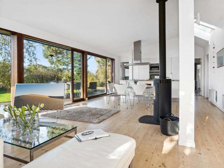 Op 300 m van zee: Ruim vakantiehuis Erikka in Holbæk in Holbæk