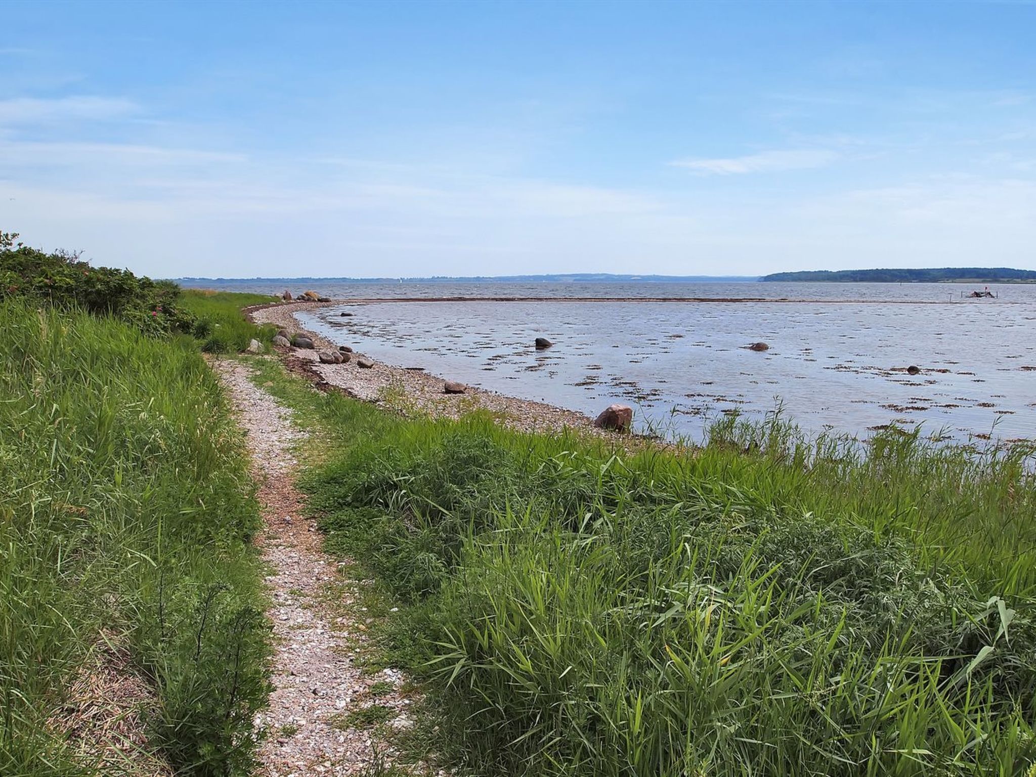 "Jeip" - 400m to the fjord-Buiten