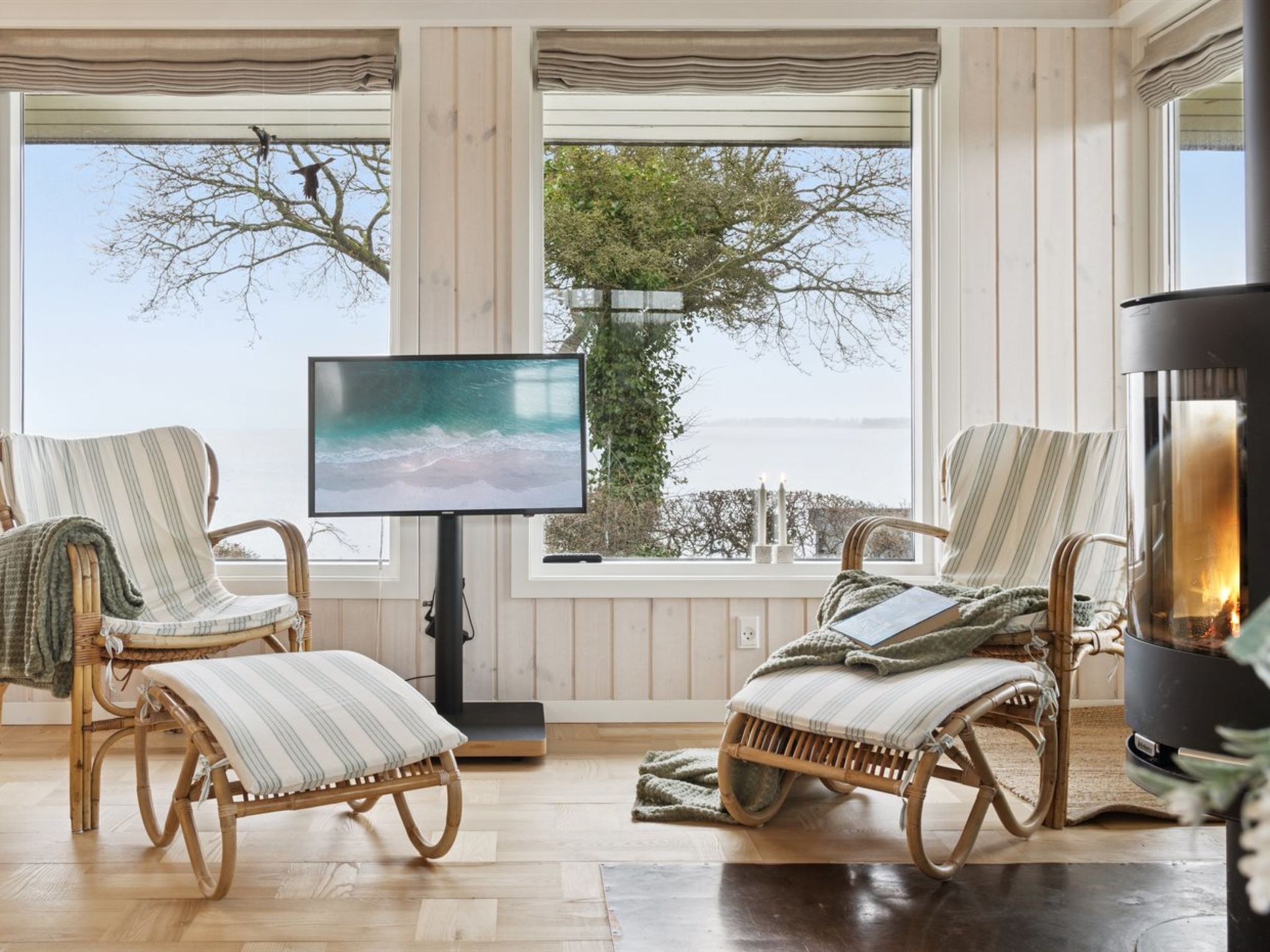 "Titta" - 10m to the fjord - Binnen