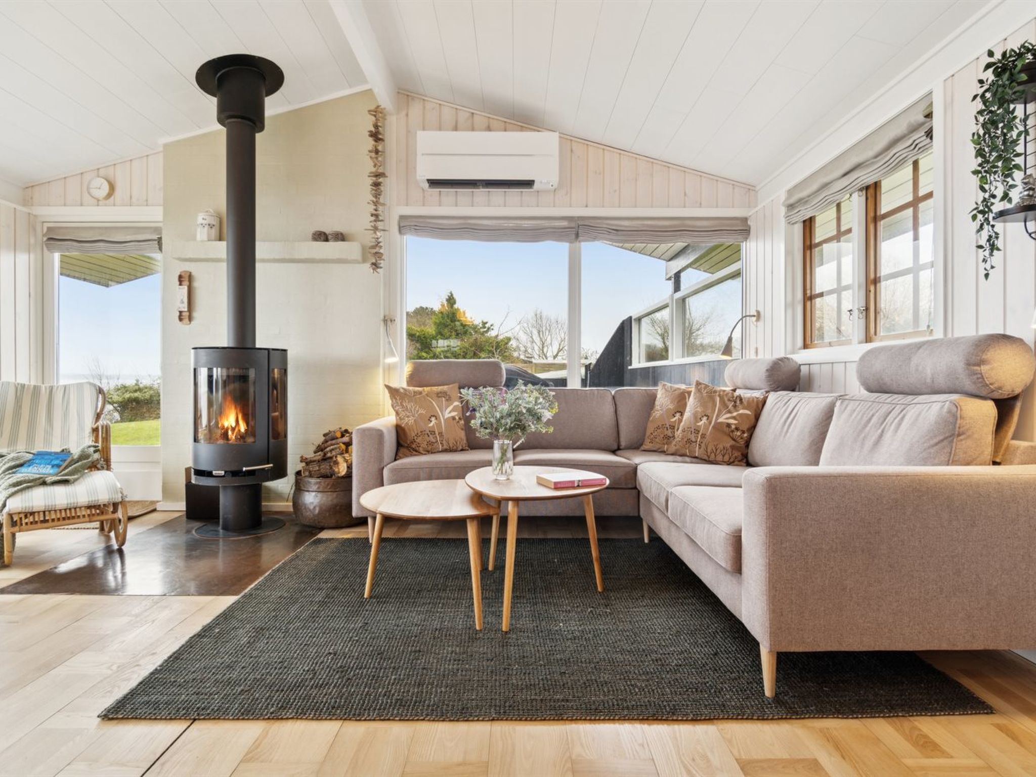 "Titta" - 10m to the fjord - Binnen