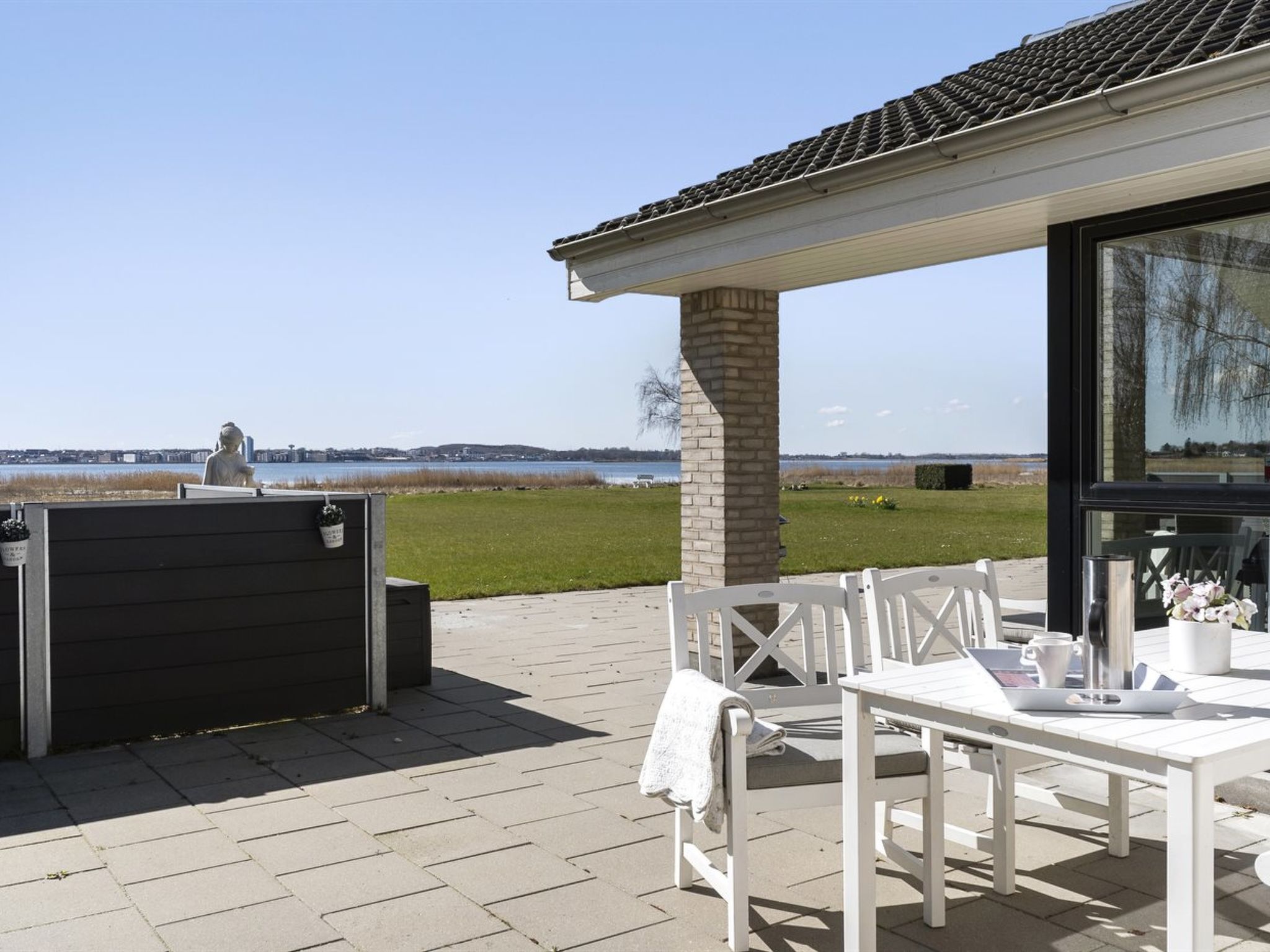 "Thyra" - 50m to the inlet-Buiten