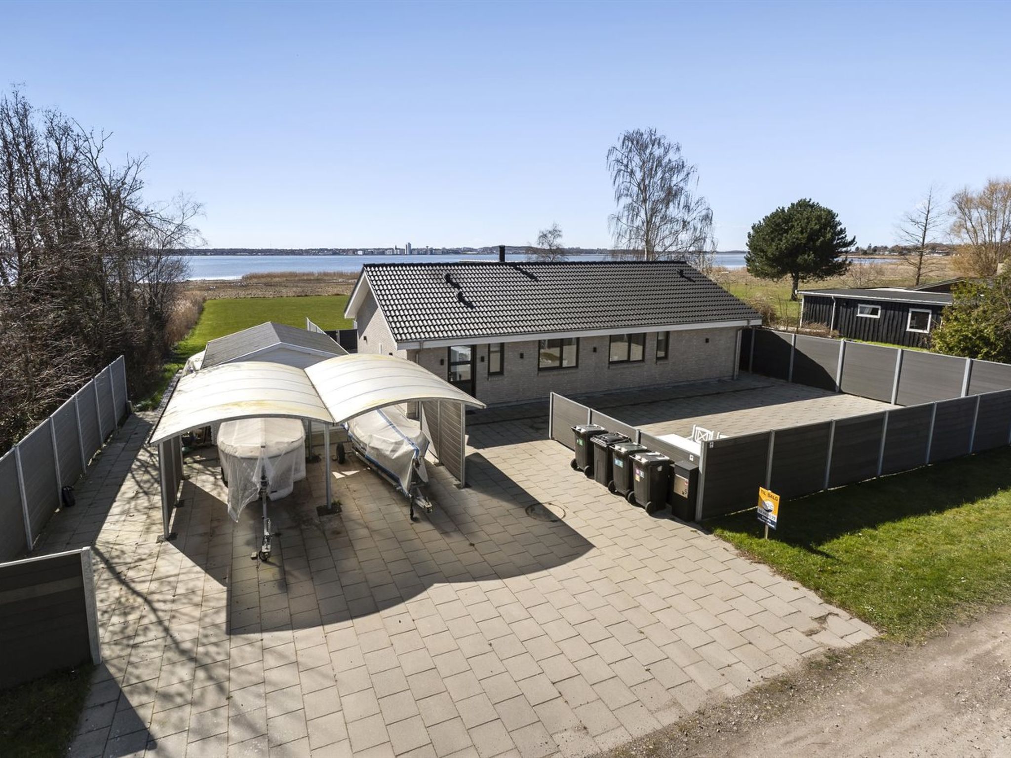 "Thyra" - 50m to the inlet-Buiten