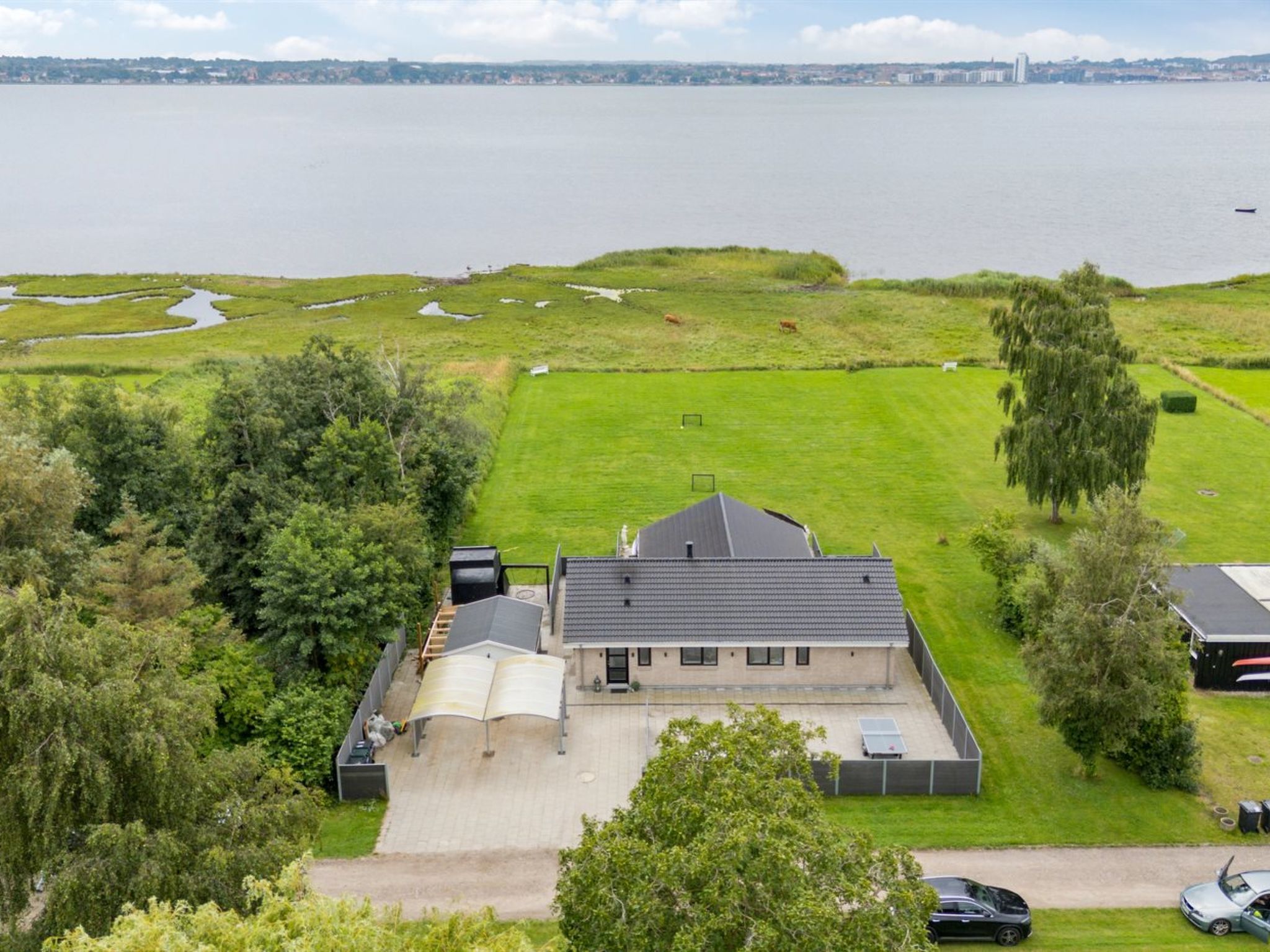 "Thyra" - 50m to the fjord-Outside