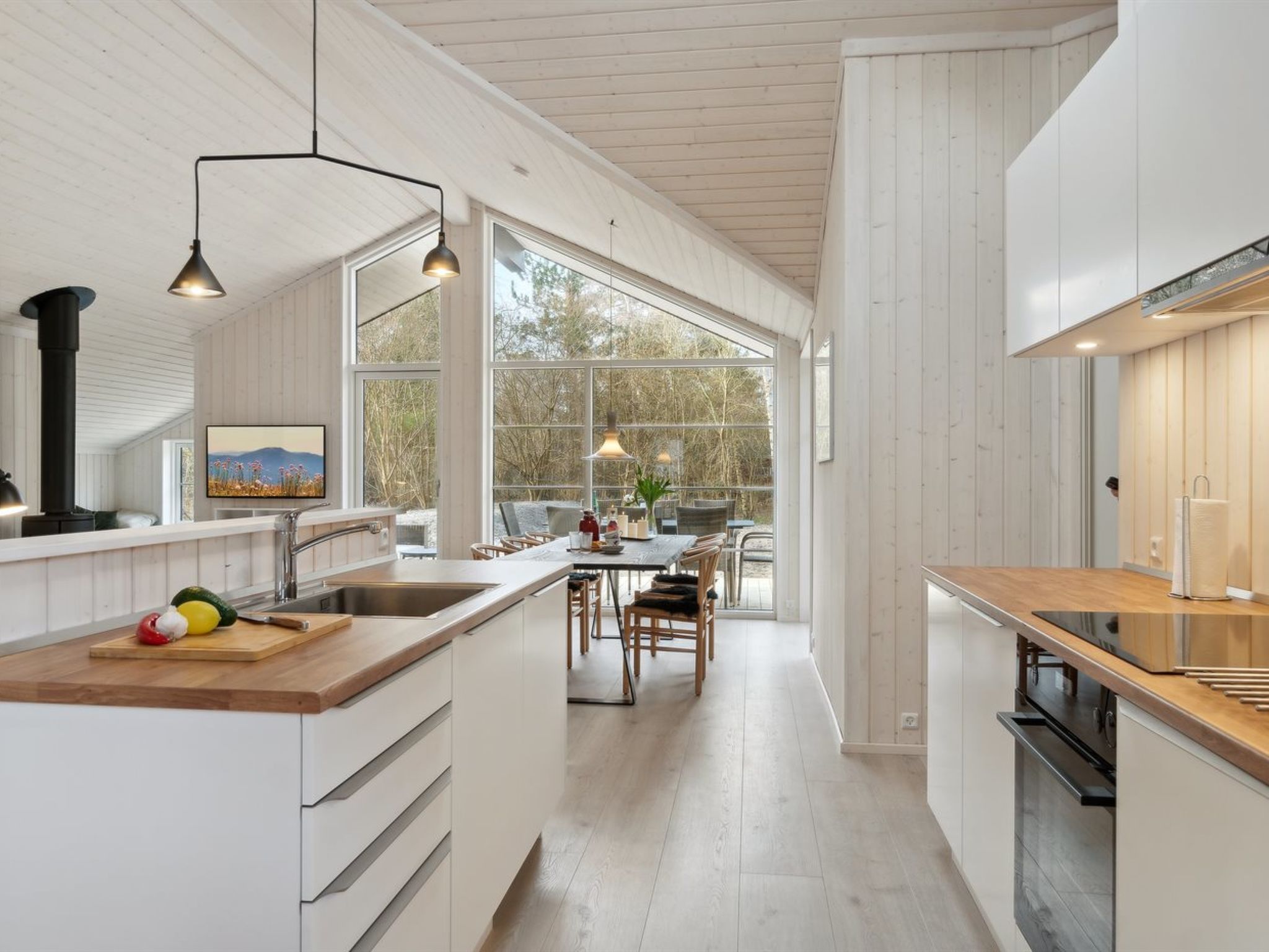 "Jonnhild" - 450m from the sea - Binnen