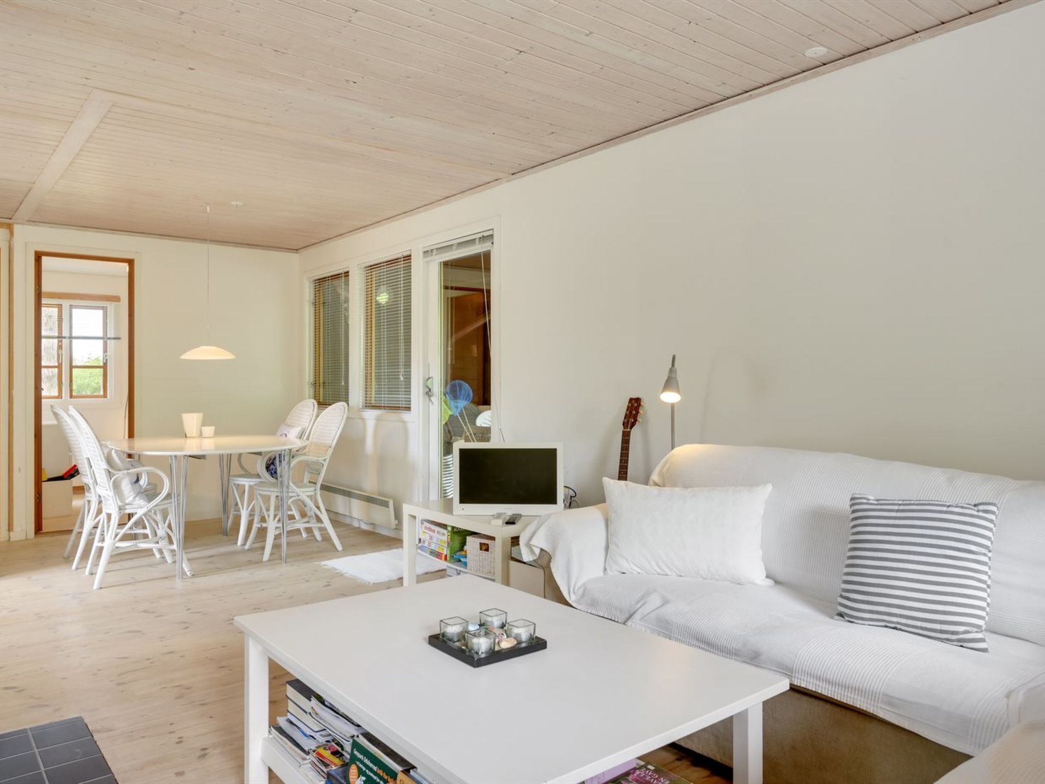 "Jute" - 100m from the sea-Drinnen