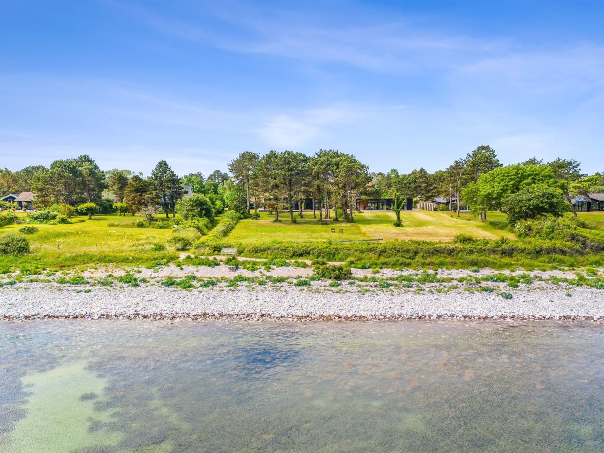 "Herlugh" - 10m from the sea