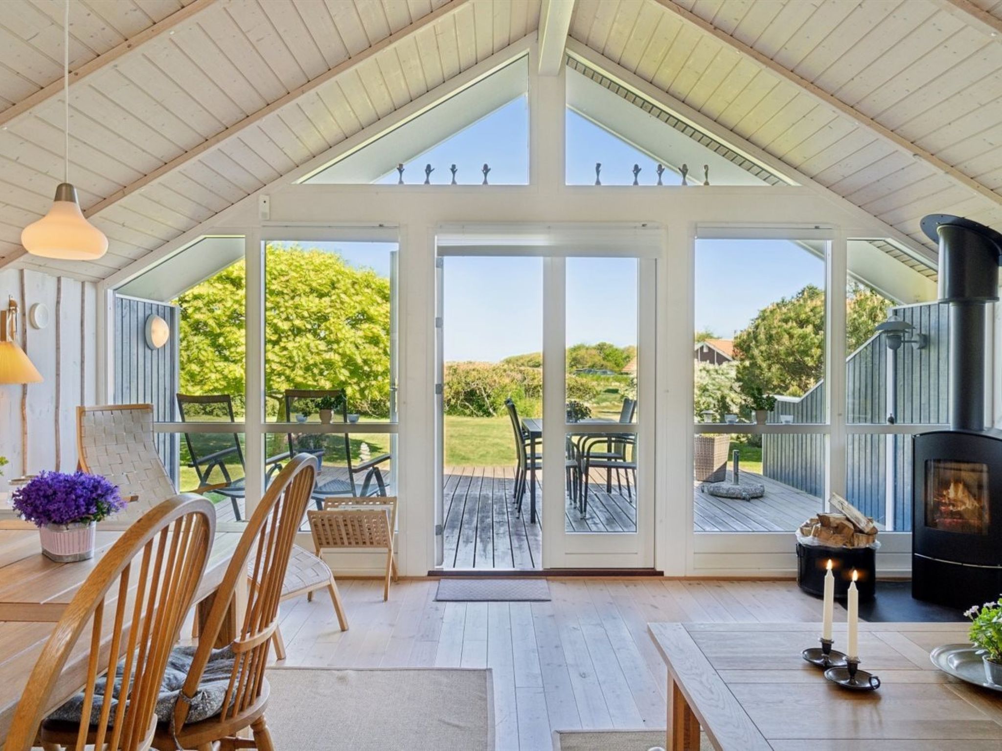 "Sukie" - 100m from the sea-Binnen