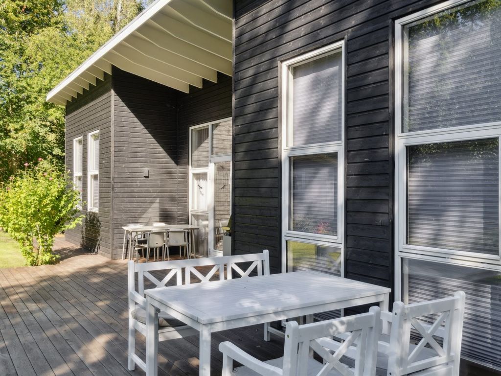 'Erikke' - 575m from the sea