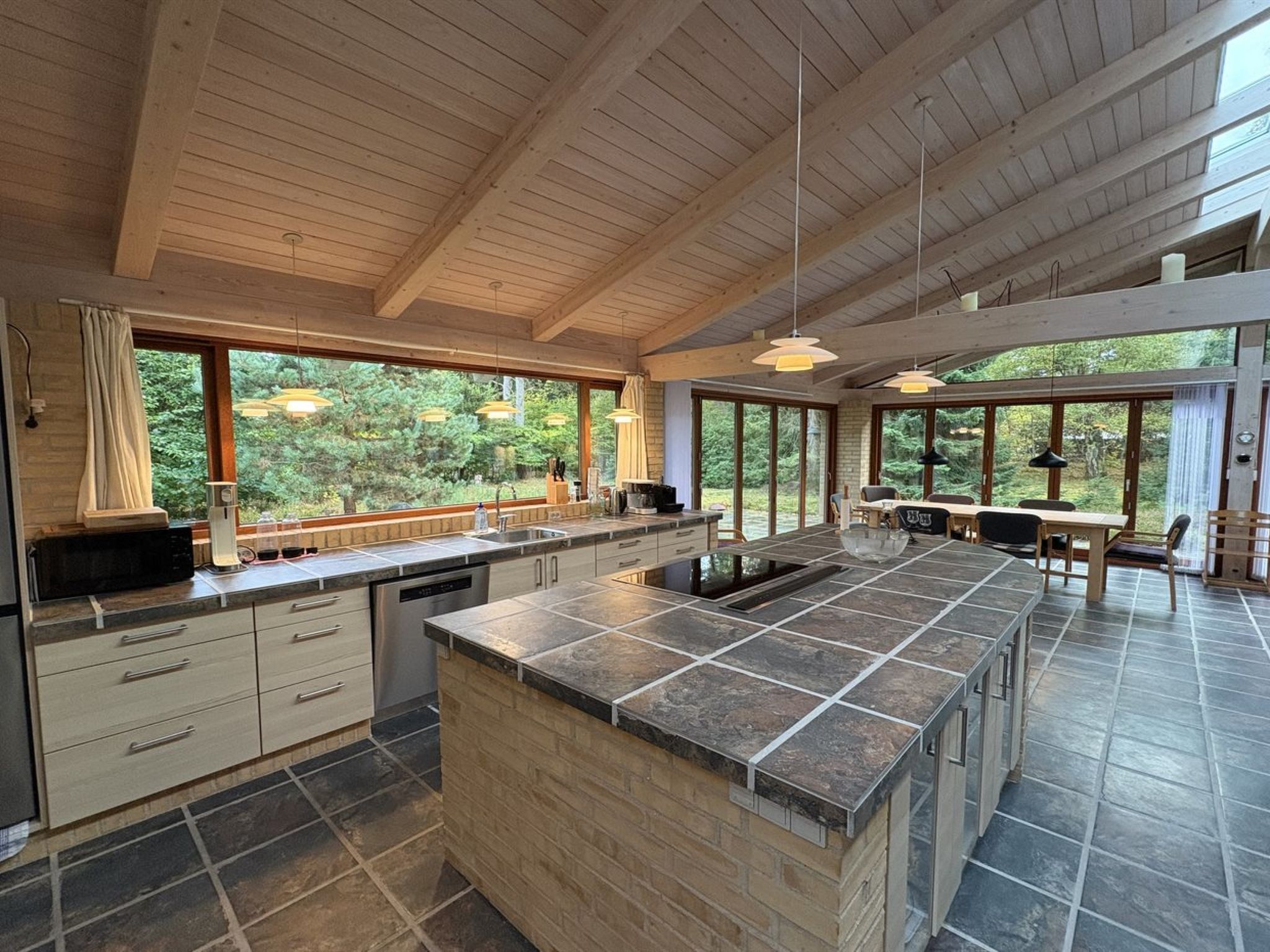 "Jorid" -  from the sea-Binnen