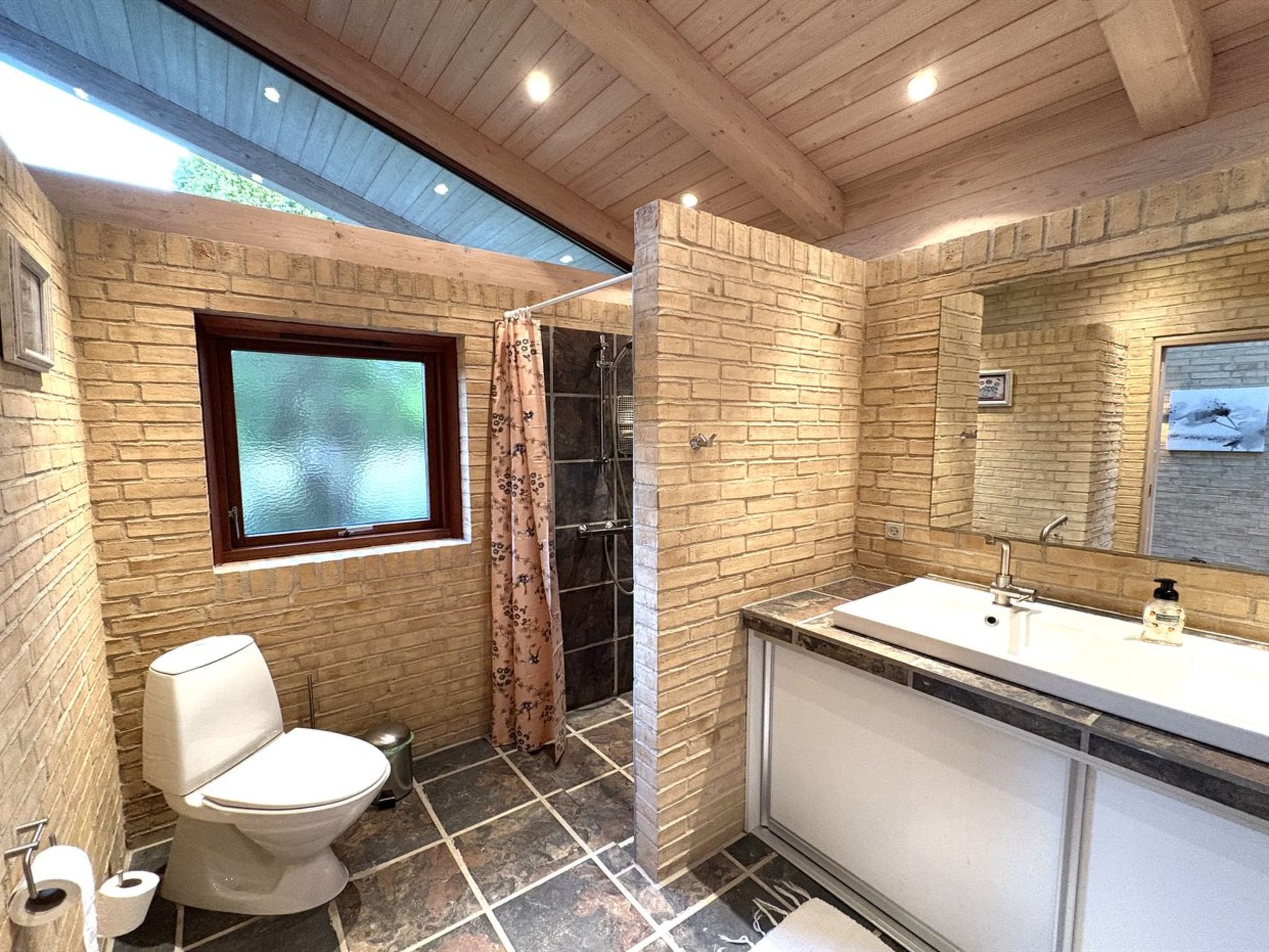 "Jorid" -  from the sea-Binnen