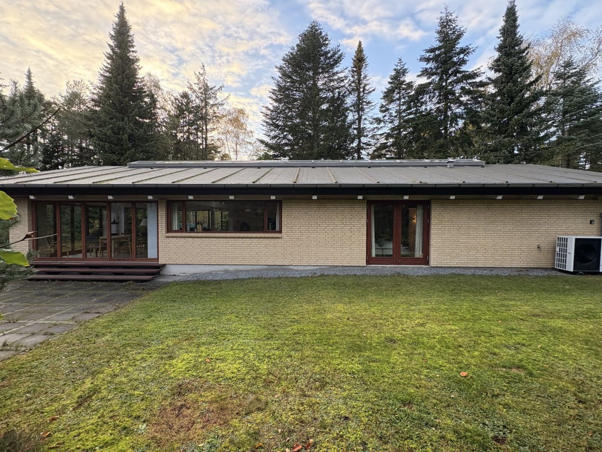 "Jorid" -  from the sea-Buiten