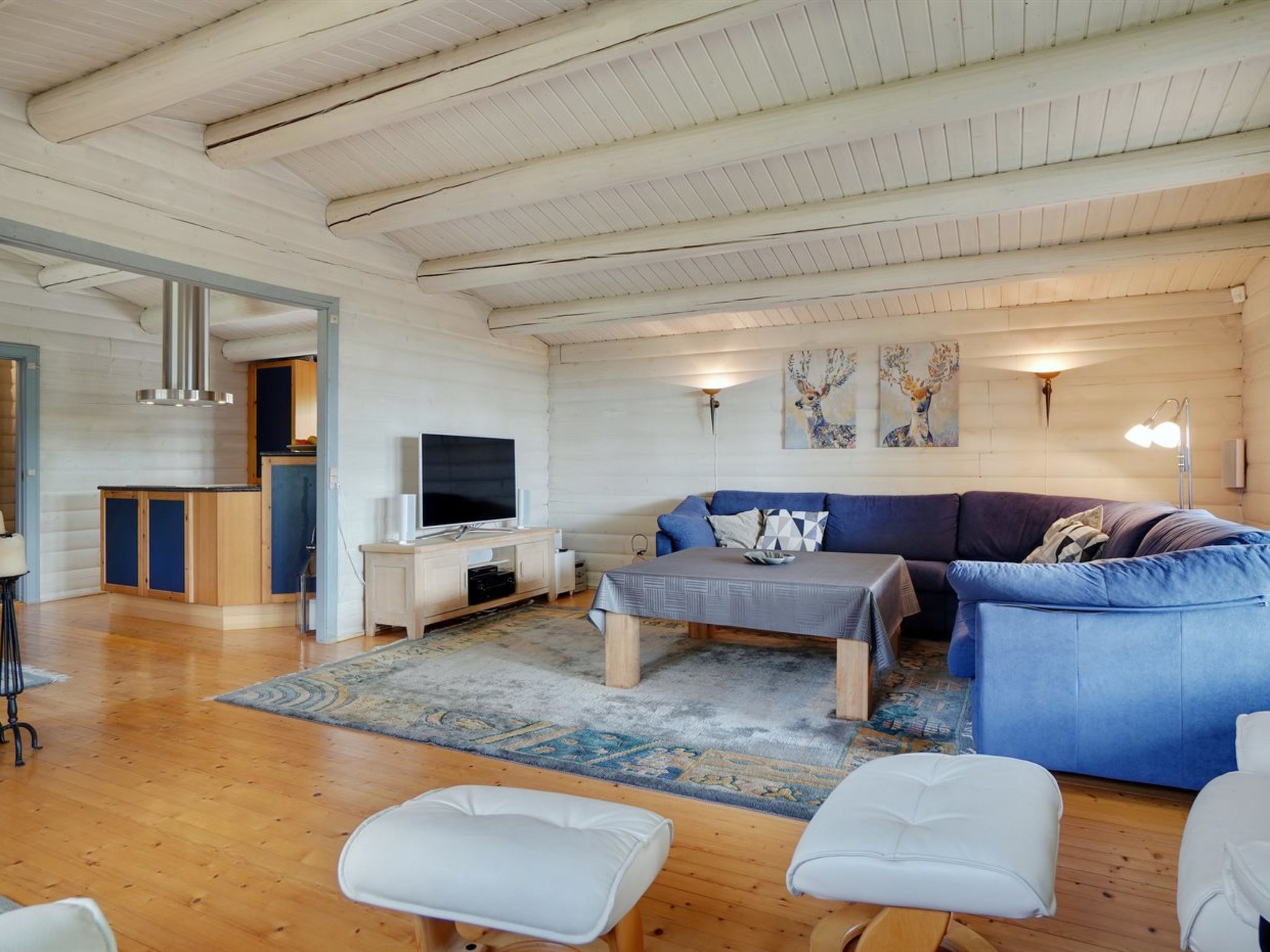 "Till" - 1.6km from the sea - Binnen