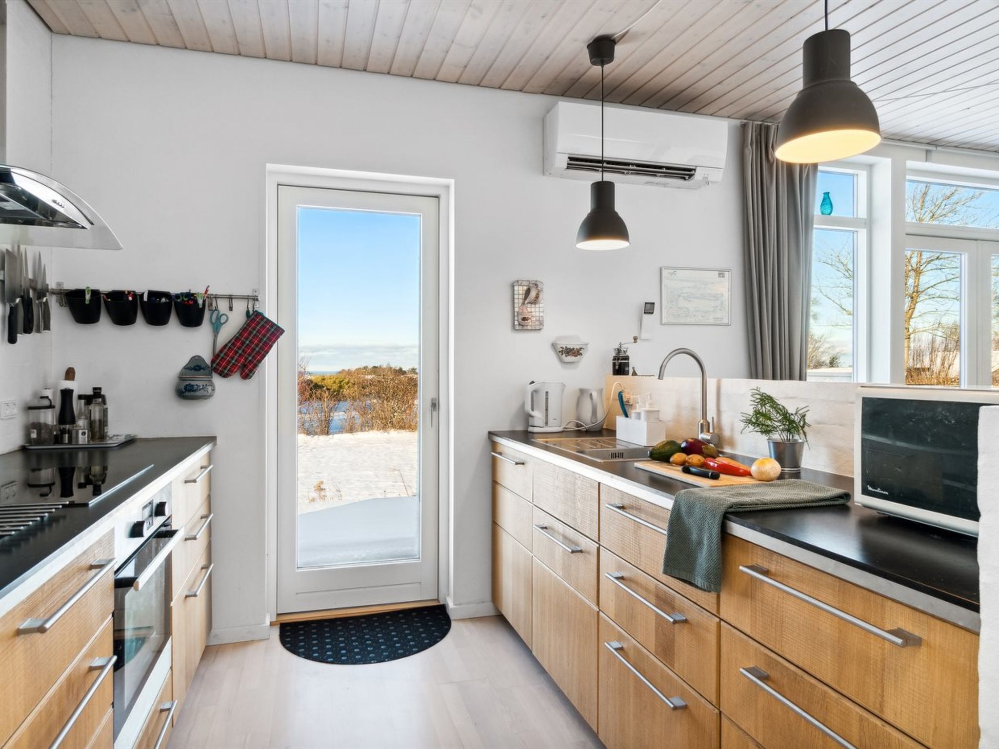 "Els" - 1.8km from the sea-Inside