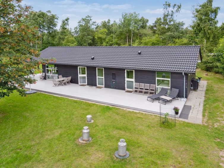 Op 400 m van zee: ruim vakantiehuis in Fårevejle met whirlpool in Fårevejle