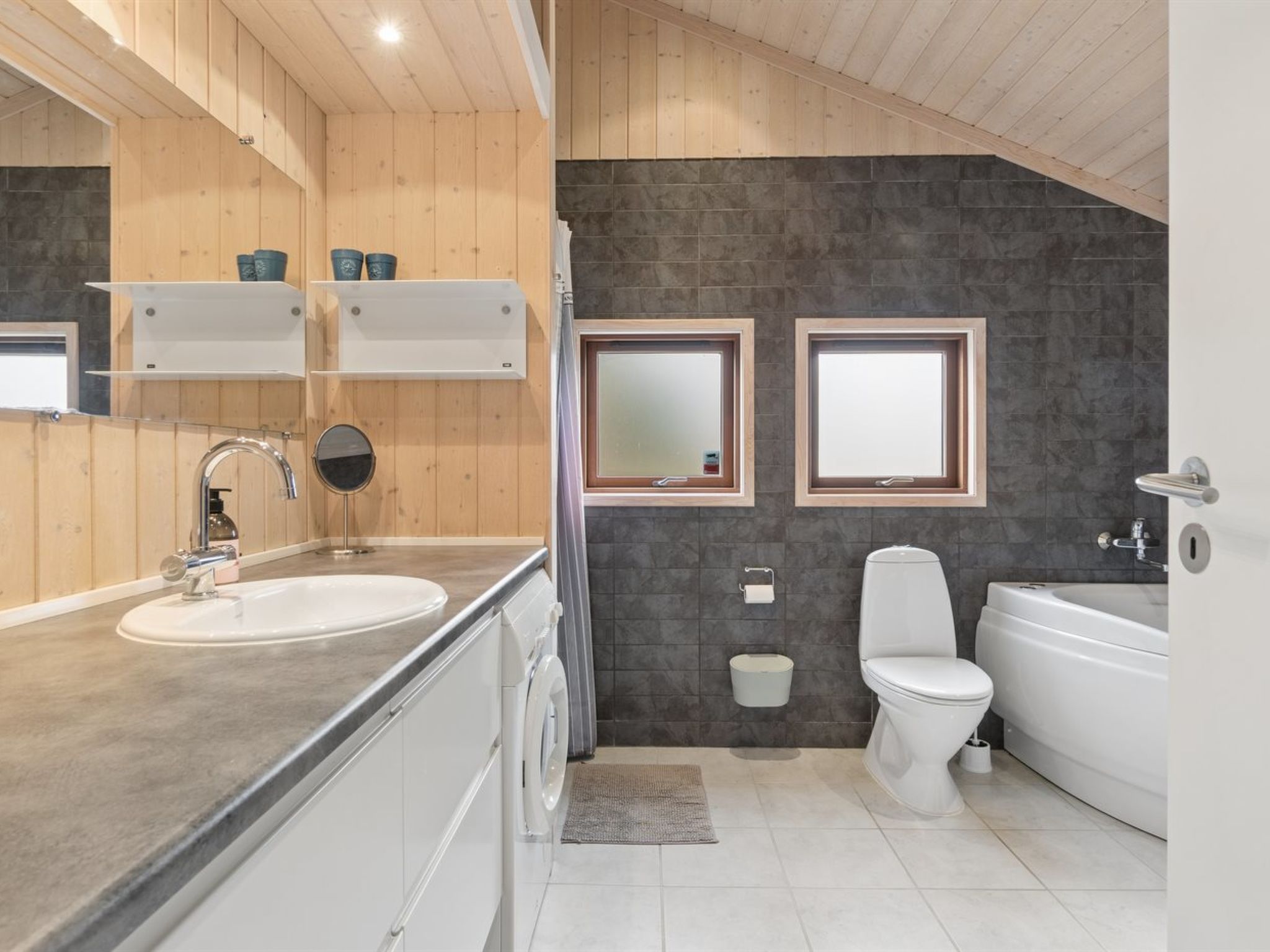 Photo of "Heike" - 650m from the sea