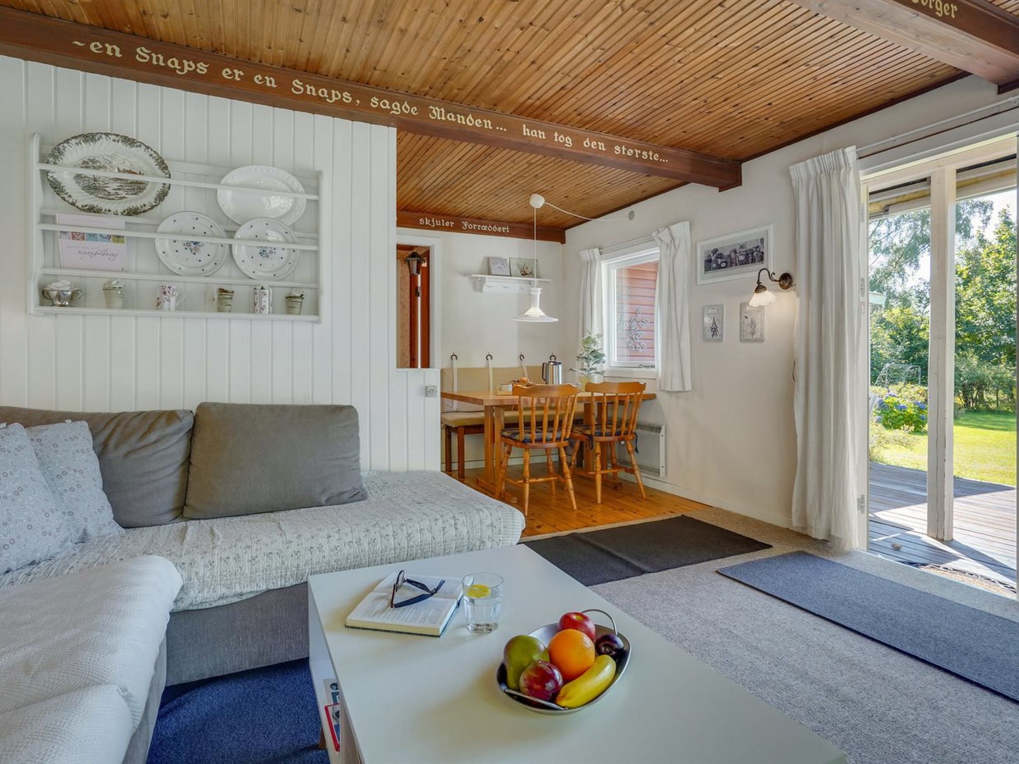 "Rahilka" - 700m from the sea - Binnen