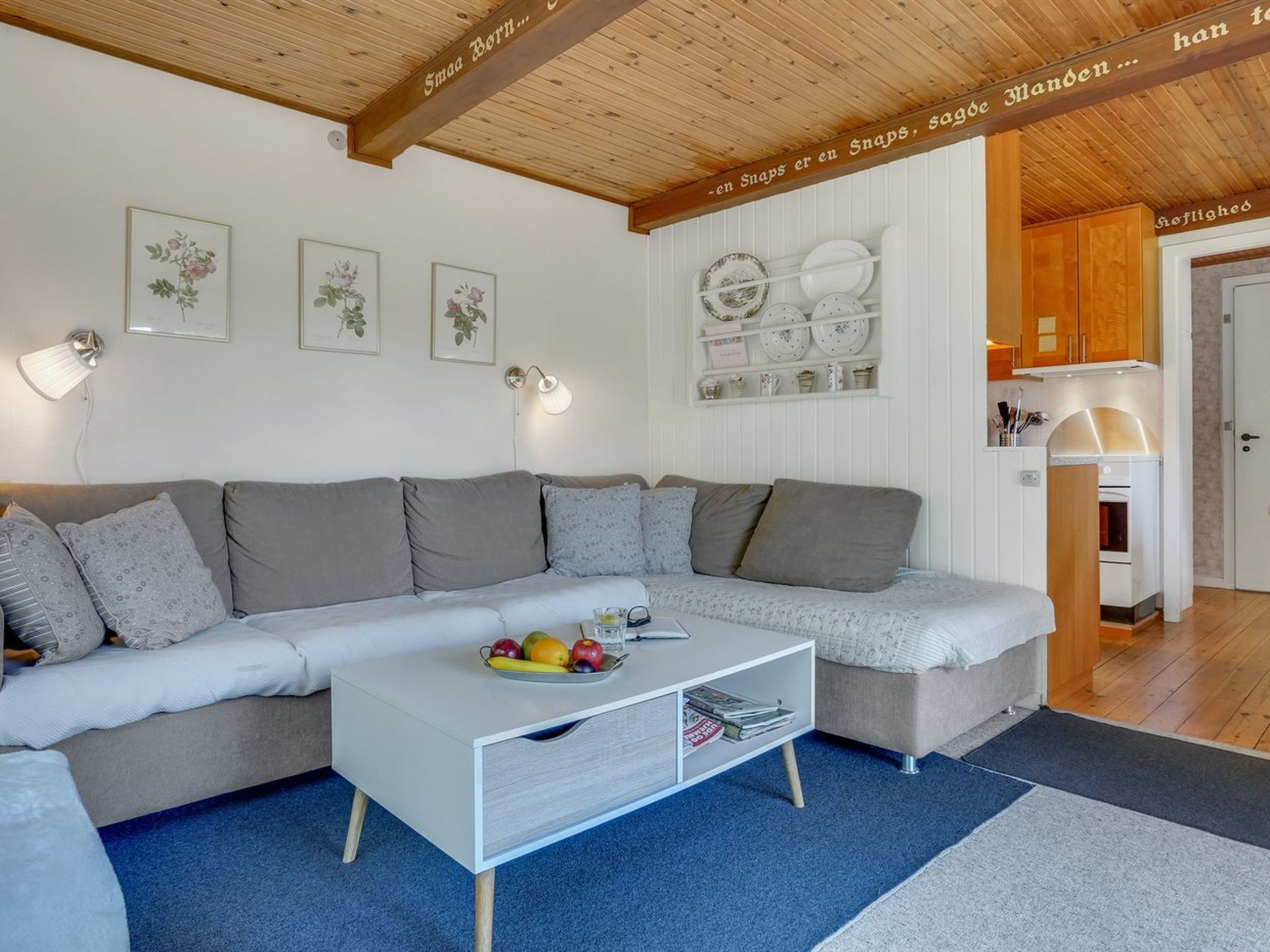 "Rahilka" - 700m from the sea - Binnen