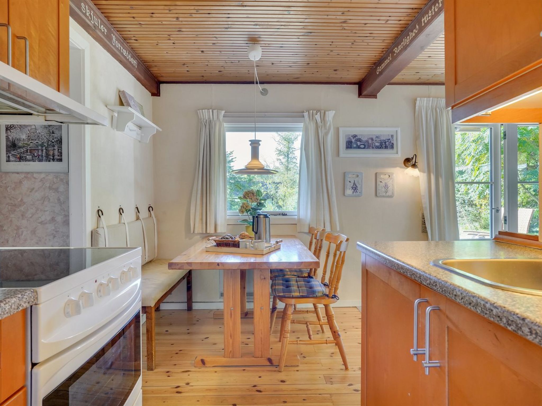 "Rahilka" - 700m from the sea - Binnen