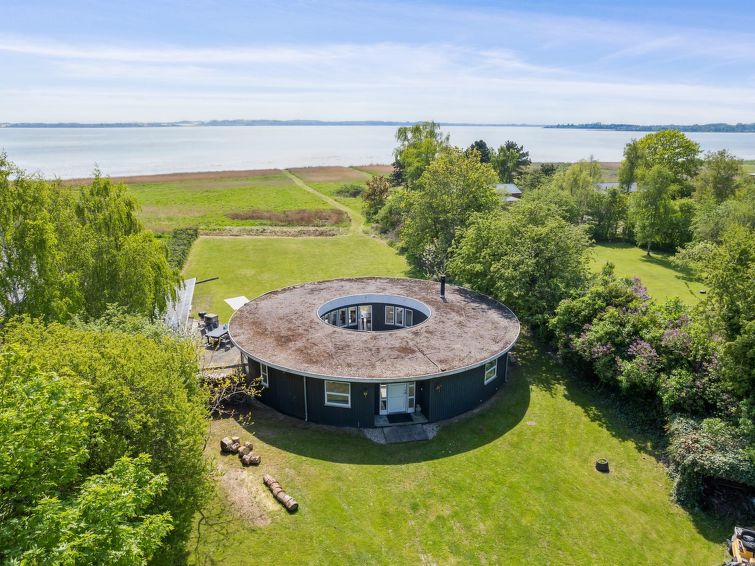 8-persoons vakantiehuis aan zee in Vig met open haard in Vig