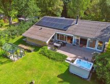 Ruime vakantiewoning Hjalmine met whirlpool op 1,4 km van zee in Vig - thumbnail 1