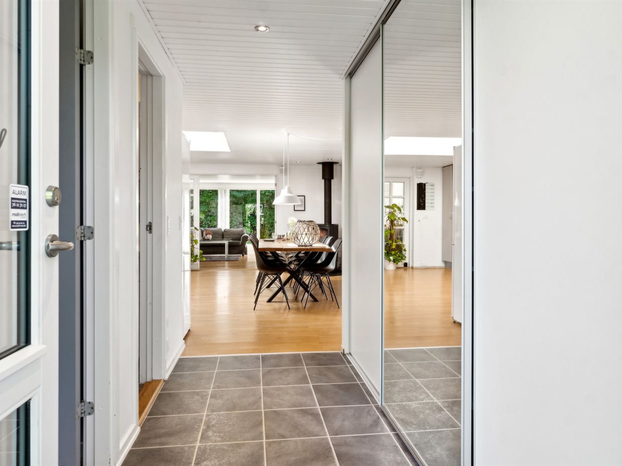 "Hjalmine" - 1.5km from the sea - Binnen