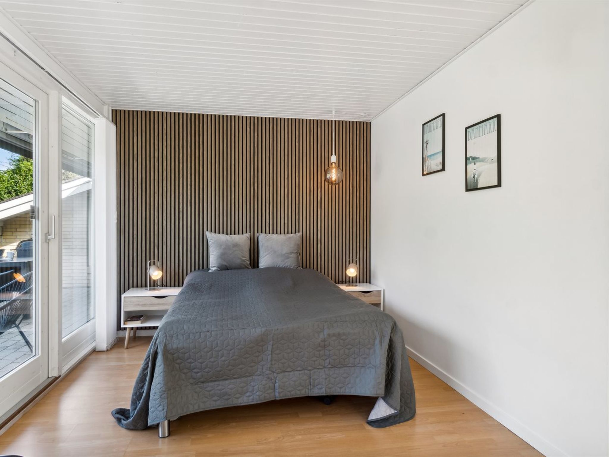 "Hjalmine" - 1.5km from the sea - Binnen