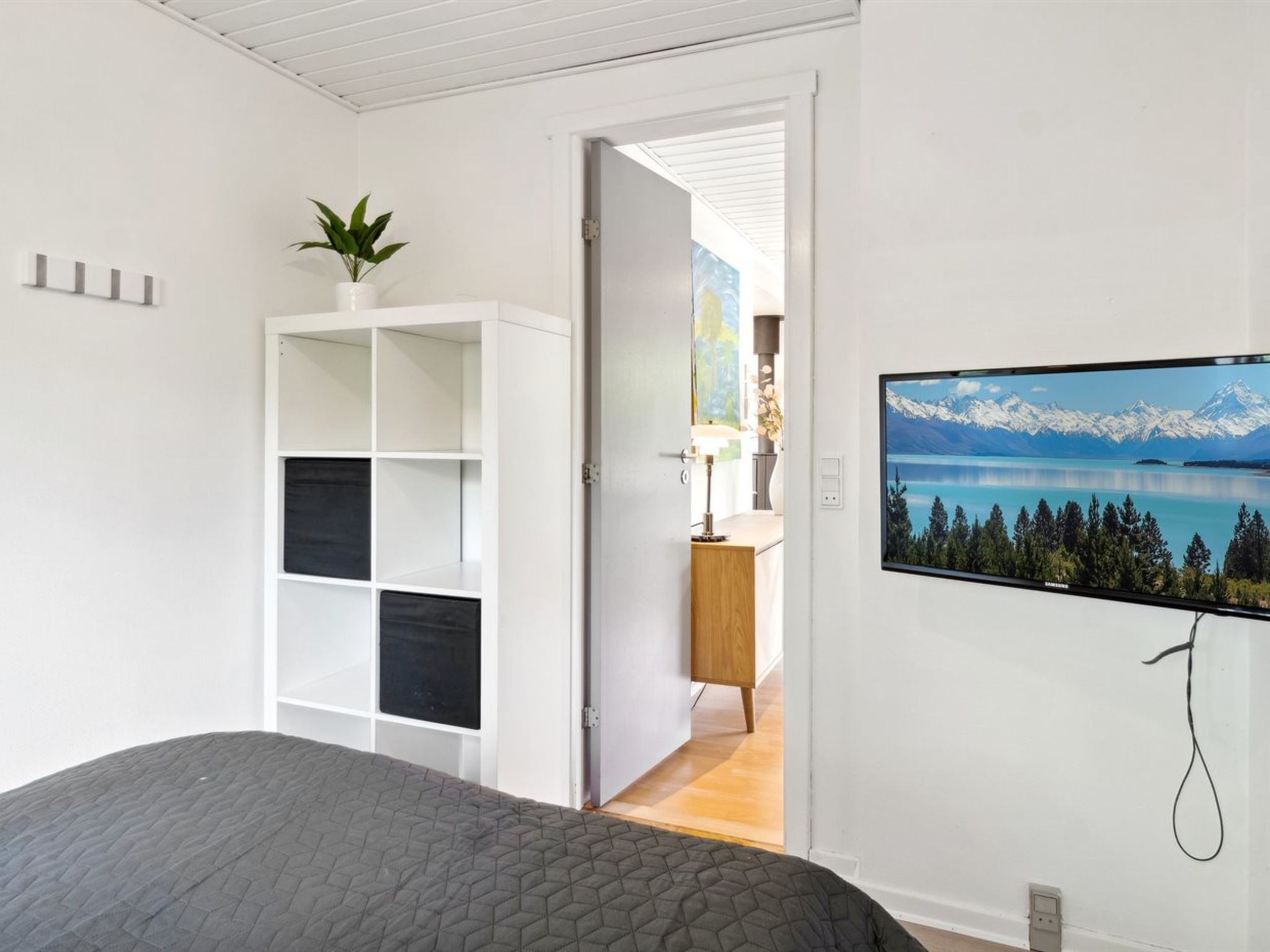 "Hjalmine" - 1.5km from the sea - Binnen