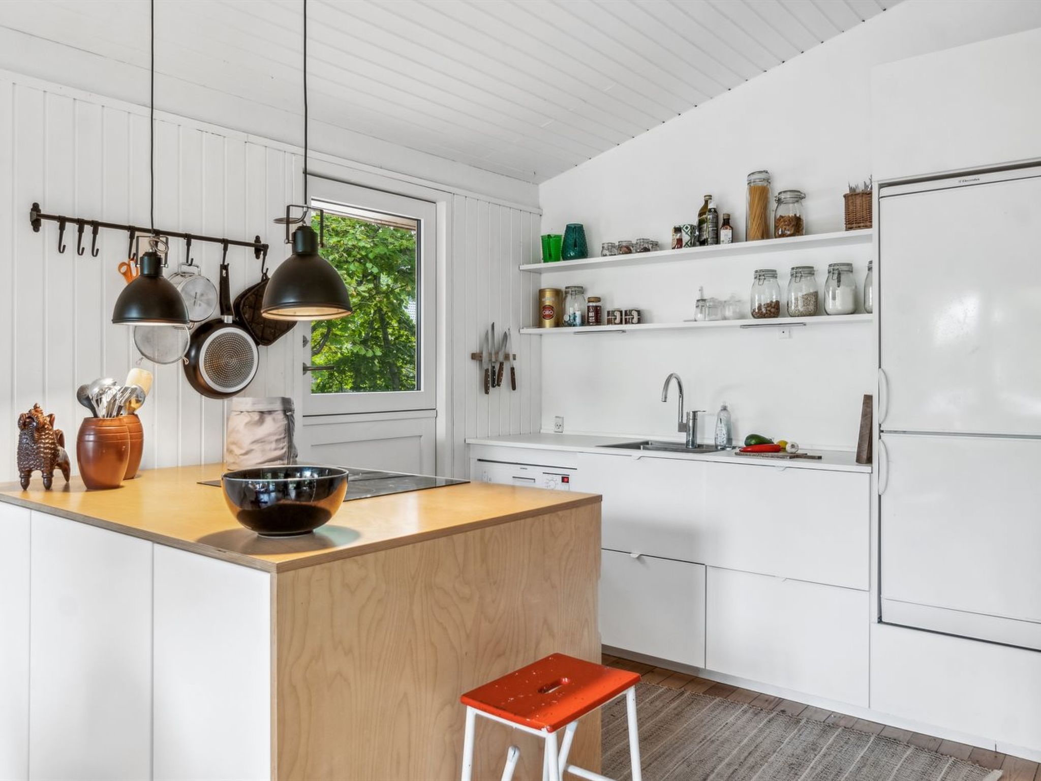 "Arto" - 1.2km from the sea - Binnen