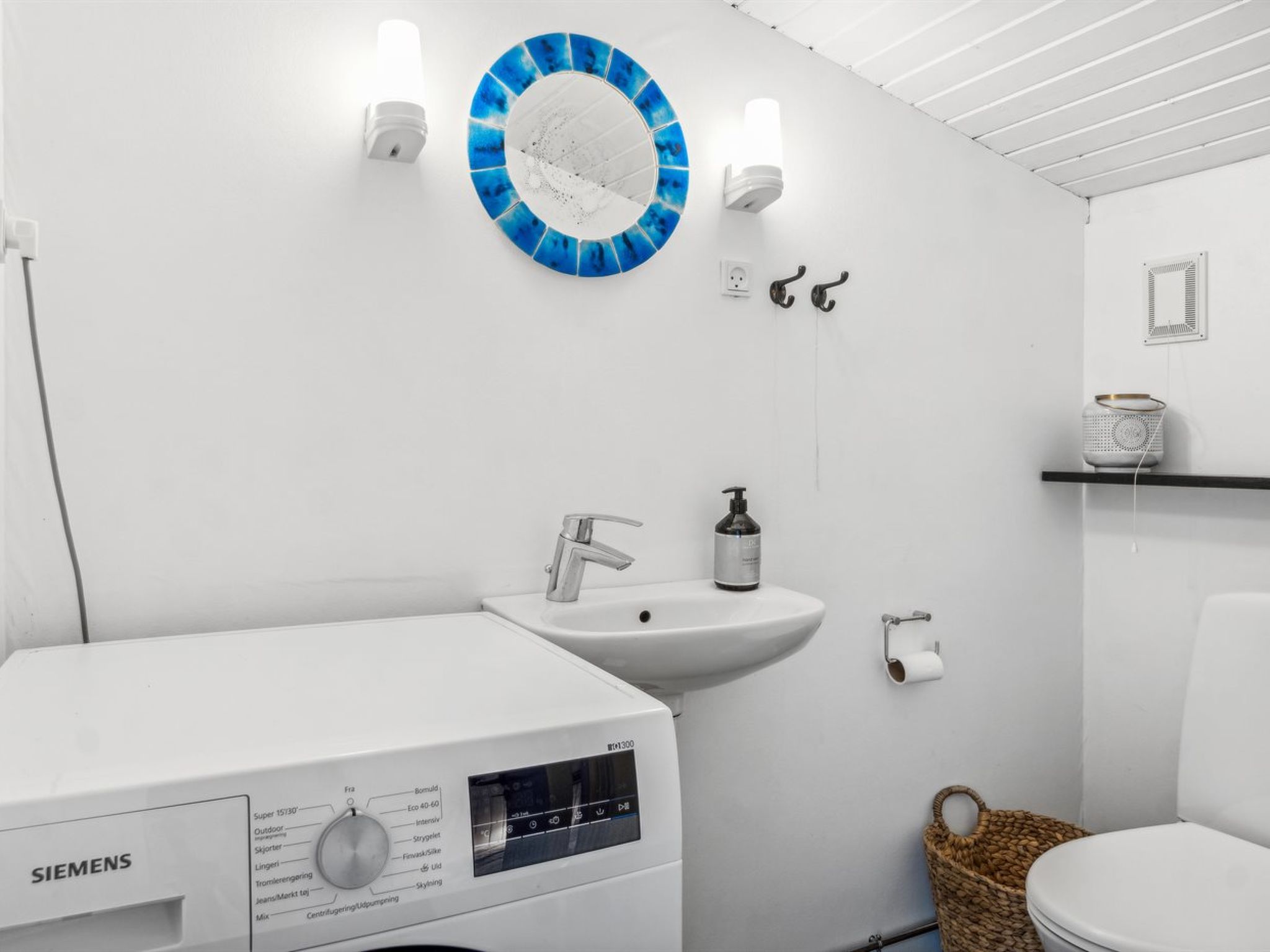 "Arto" - 1.2km from the sea - Binnen