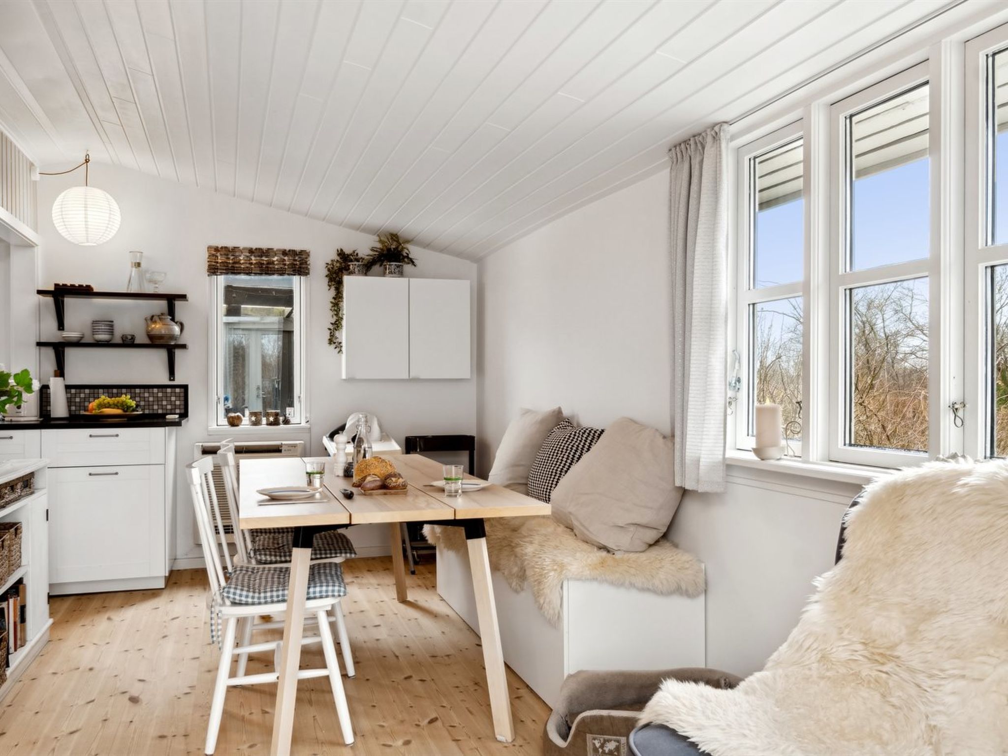 "Holmfridur" - 2km from the sea - Binnen