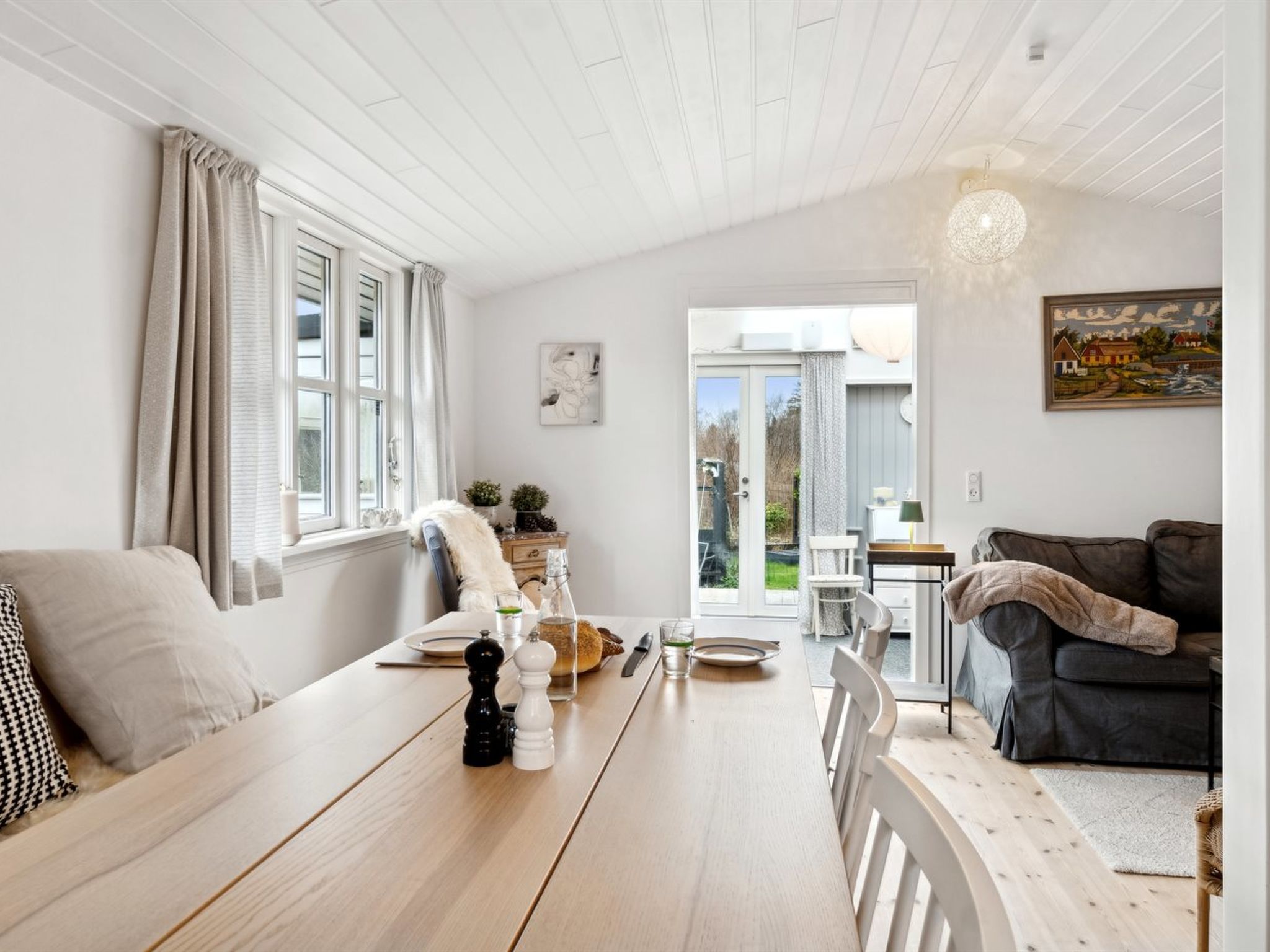 "Holmfridur" - 2km from the sea - Binnen