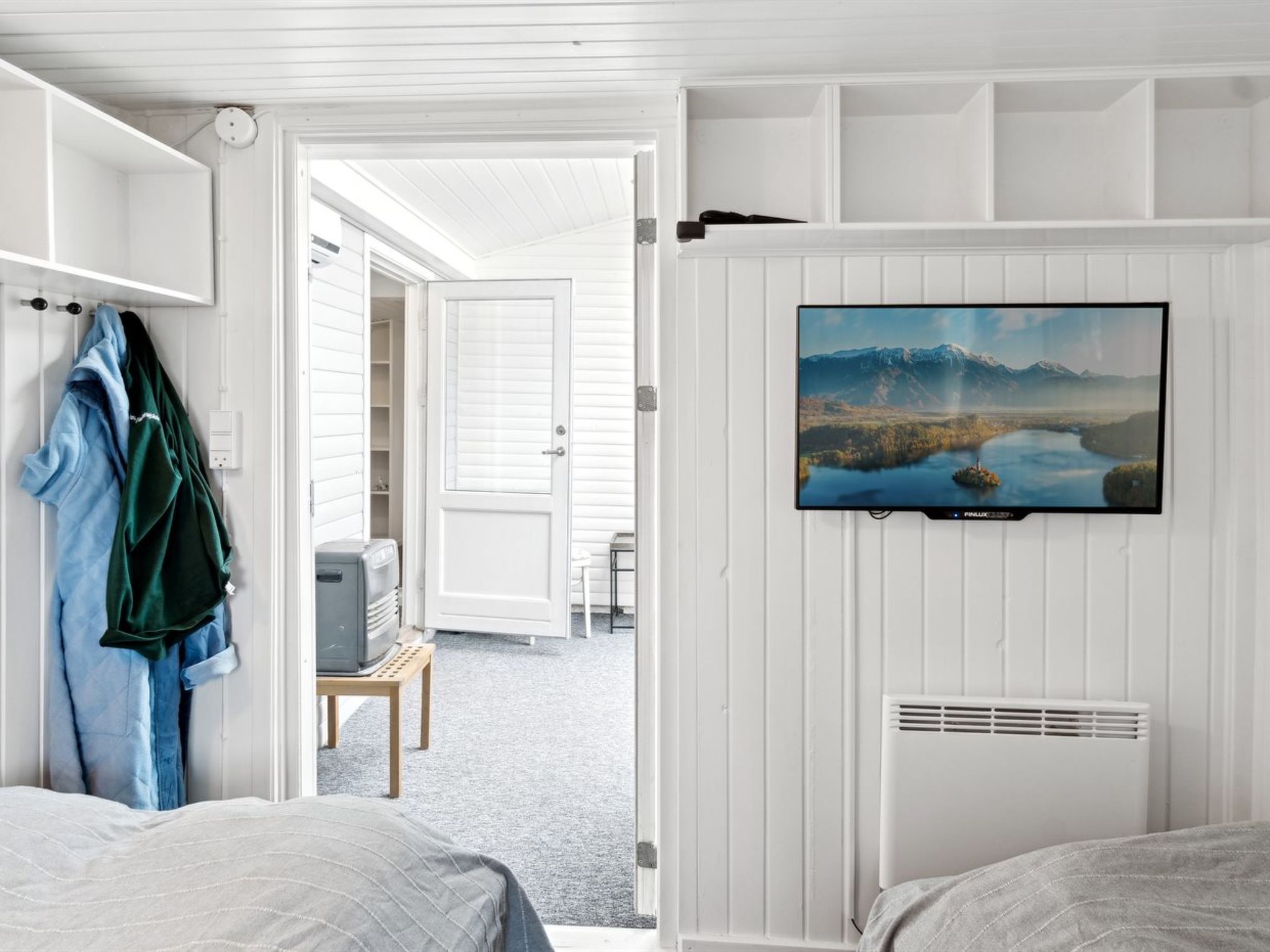 "Holmfridur" - 2km from the sea - Binnen