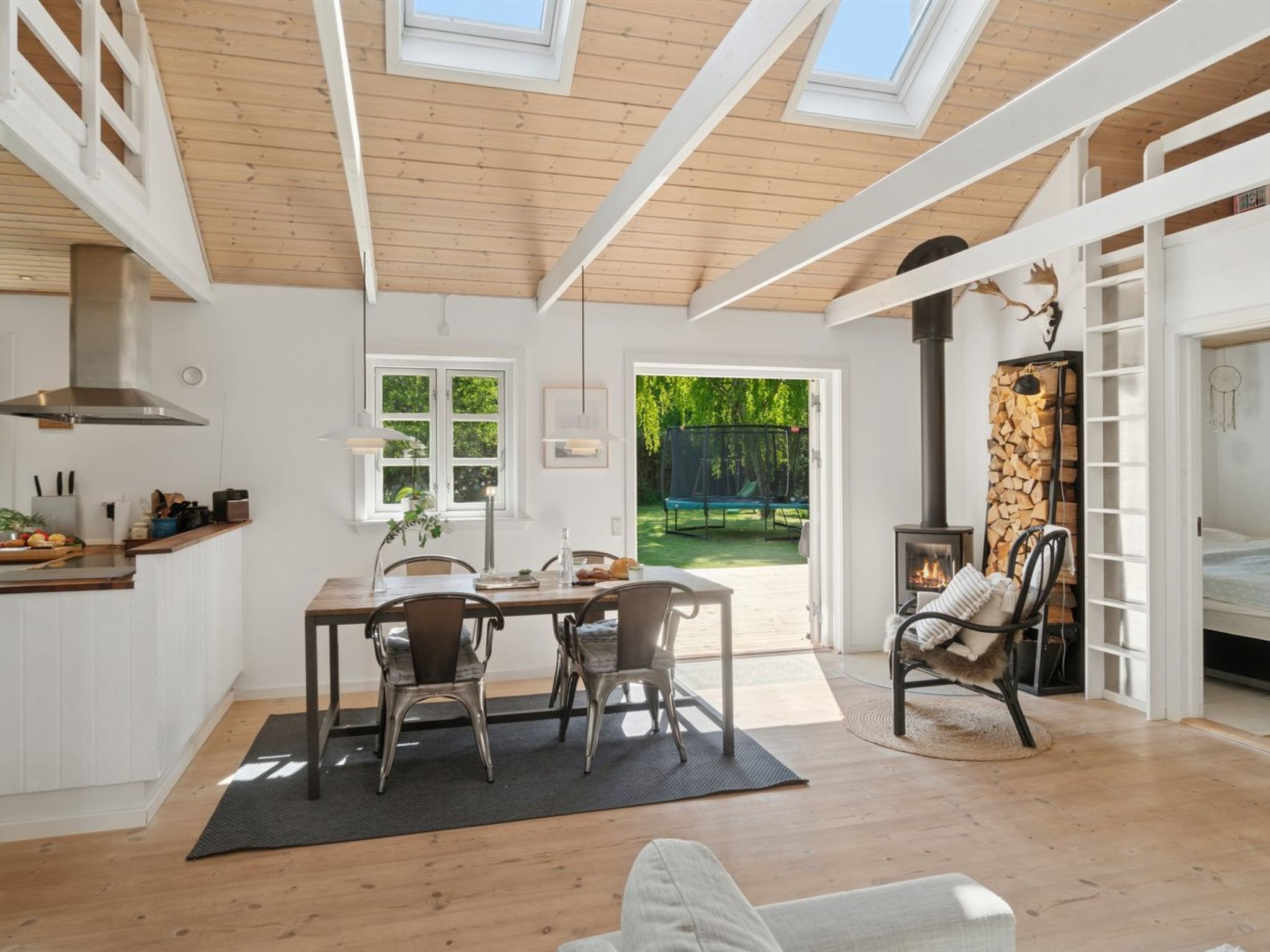 "Veljan" - 1.2km from the sea - Binnen