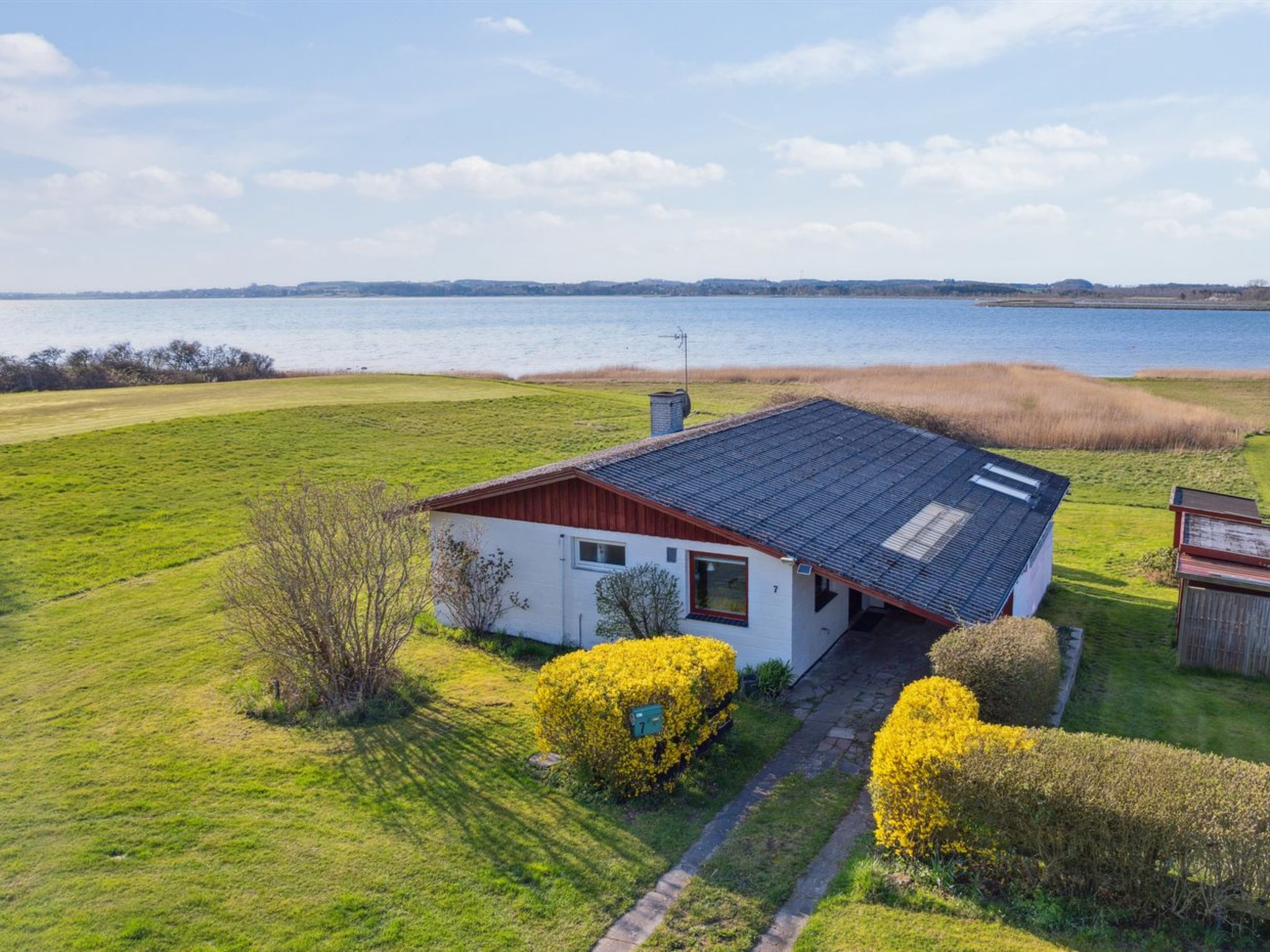 "Velika" - 25m to the fjord-Buiten