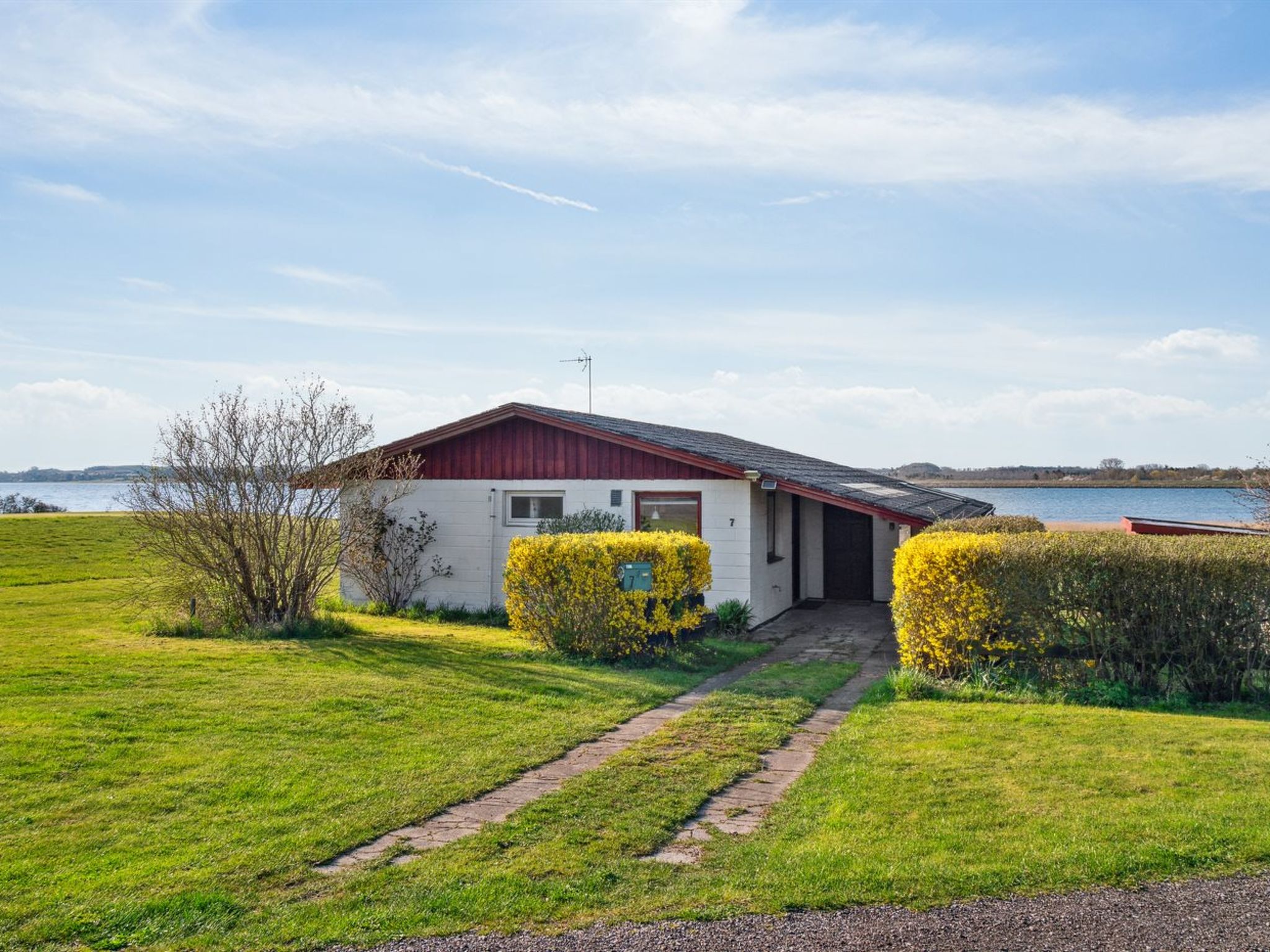 "Velika" - 25m to the fjord - Buiten