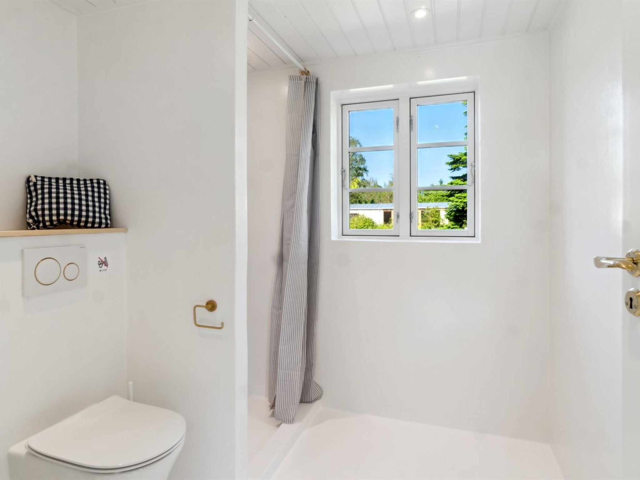 "Thrym" - 2.5km from the sea-Inside
