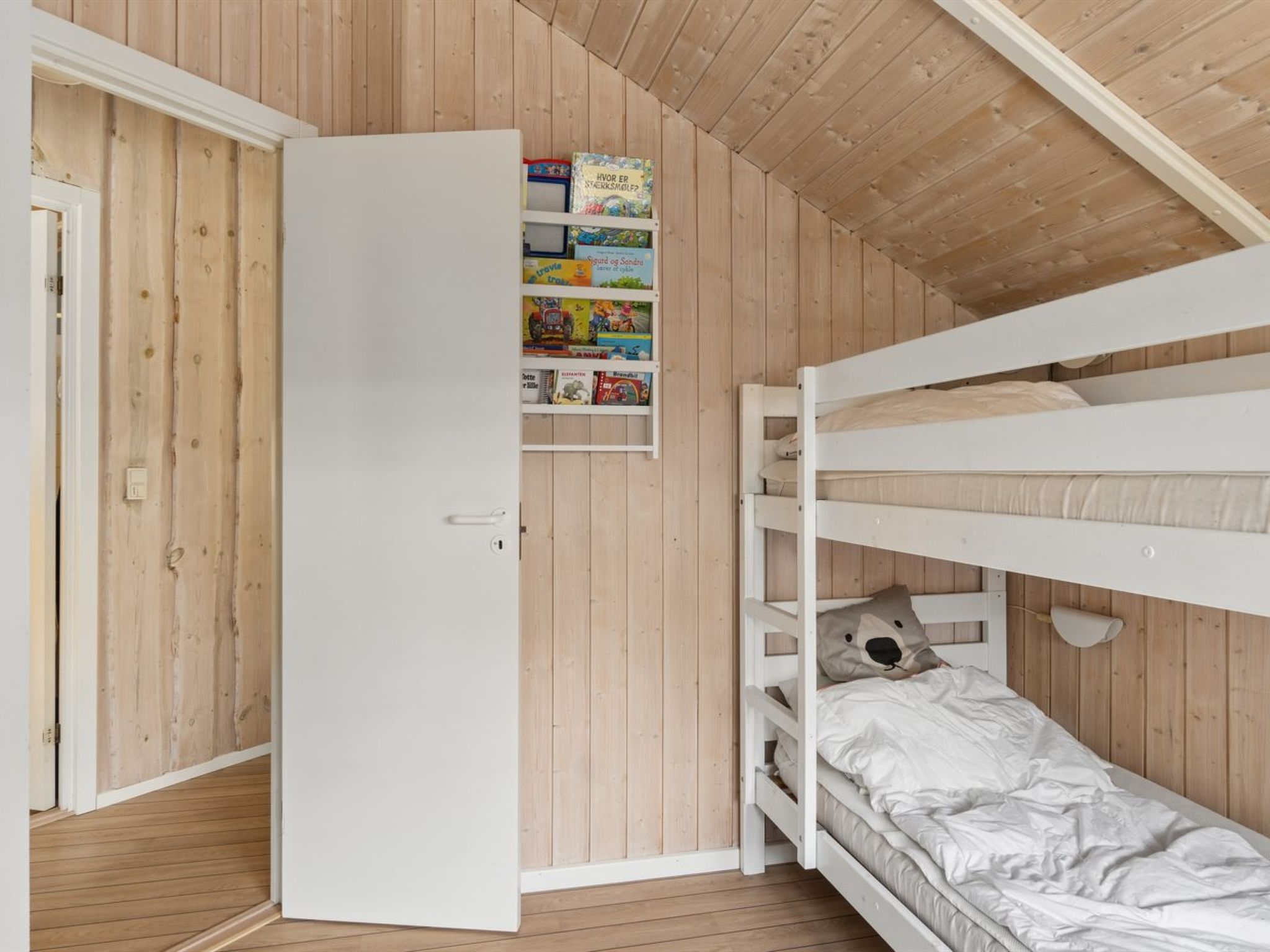 "Saija" - 2.1km from the sea - Binnen