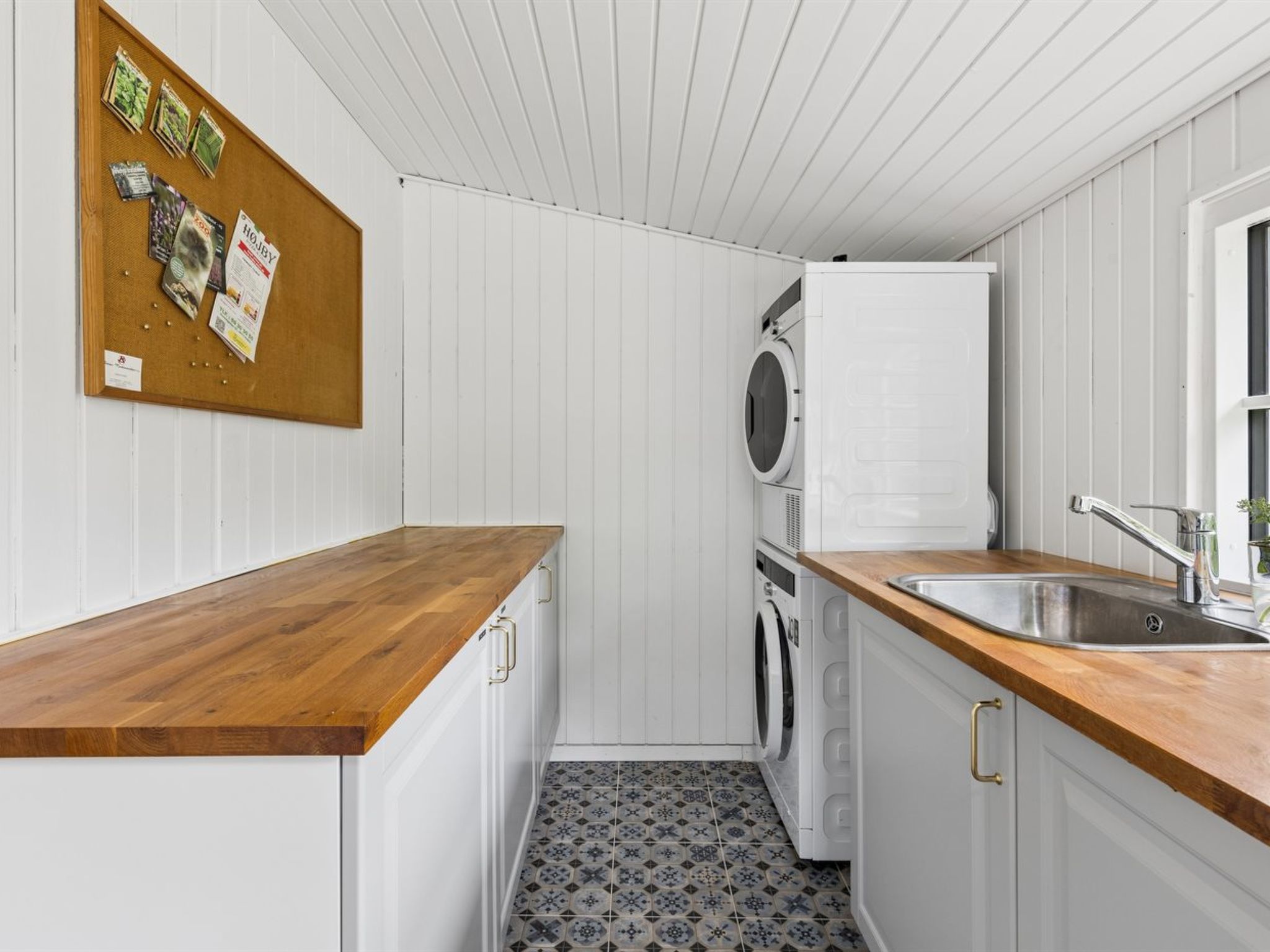"Brynja" - 2.5km from the sea - Binnen
