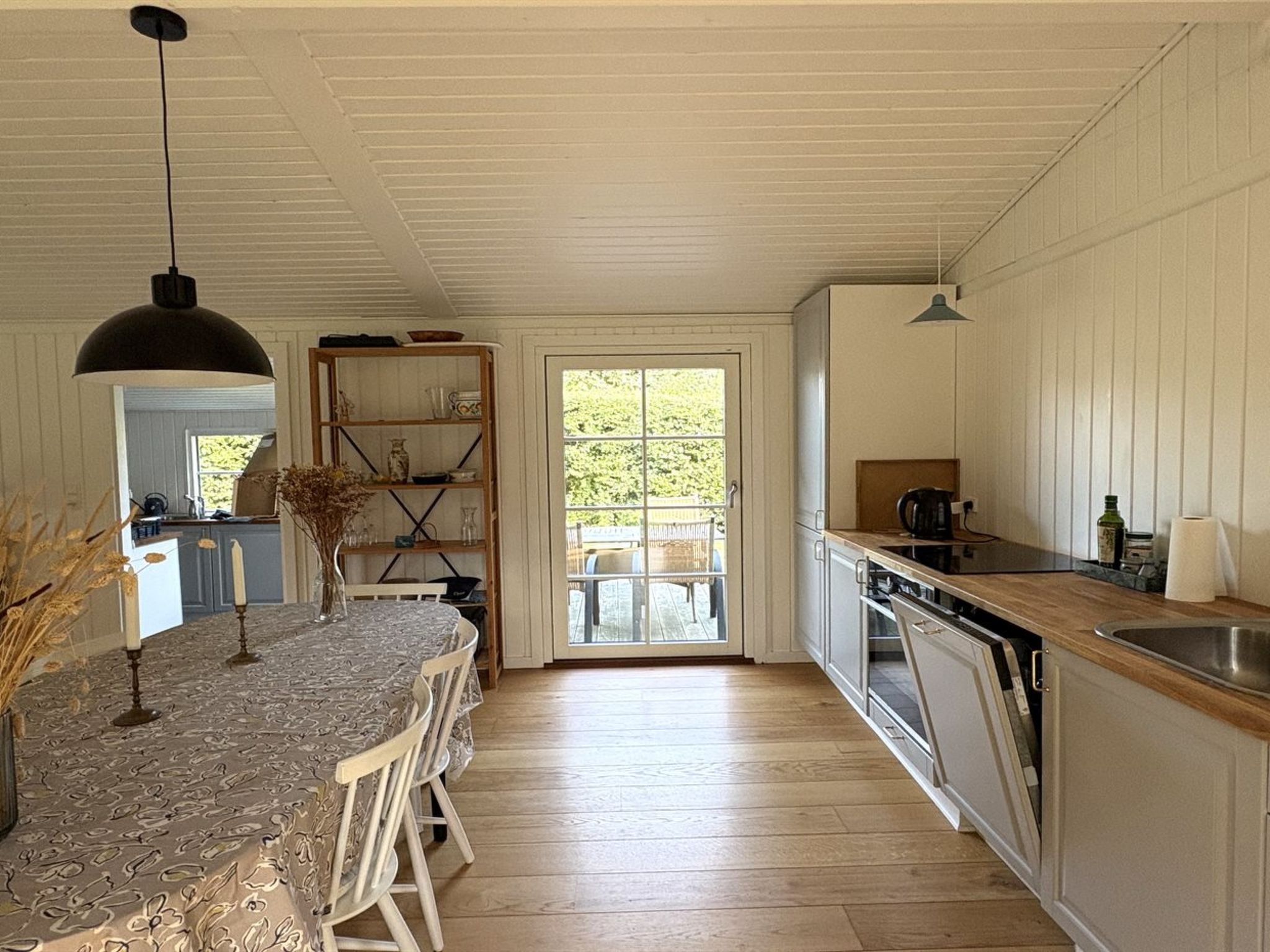 "Brynja" - 2.5km from the sea