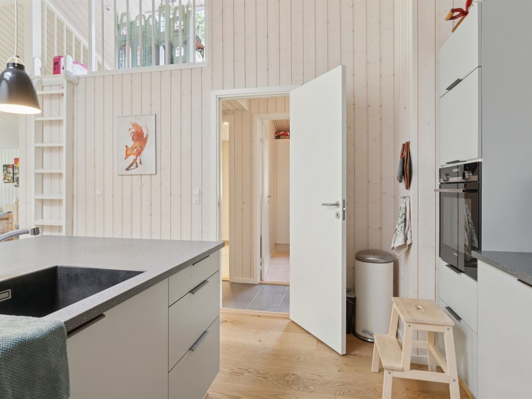 "Ovine" - 1.2km to the fjord-Dedans