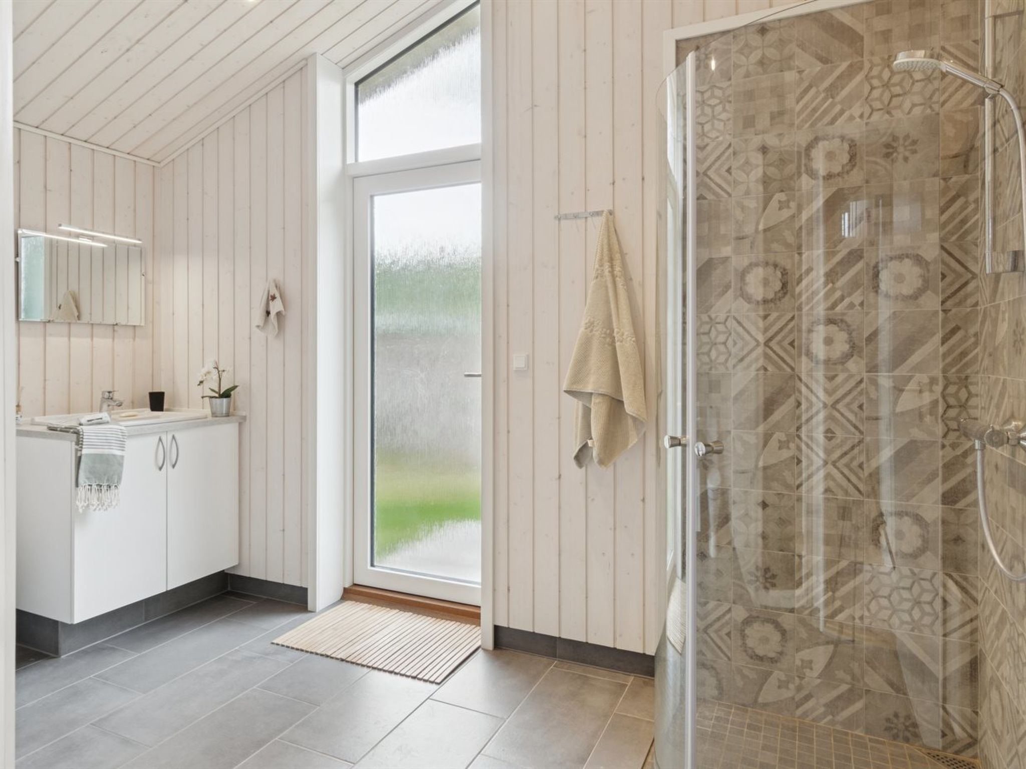 "Ovine" - 1.2km to the fjord-Dedans