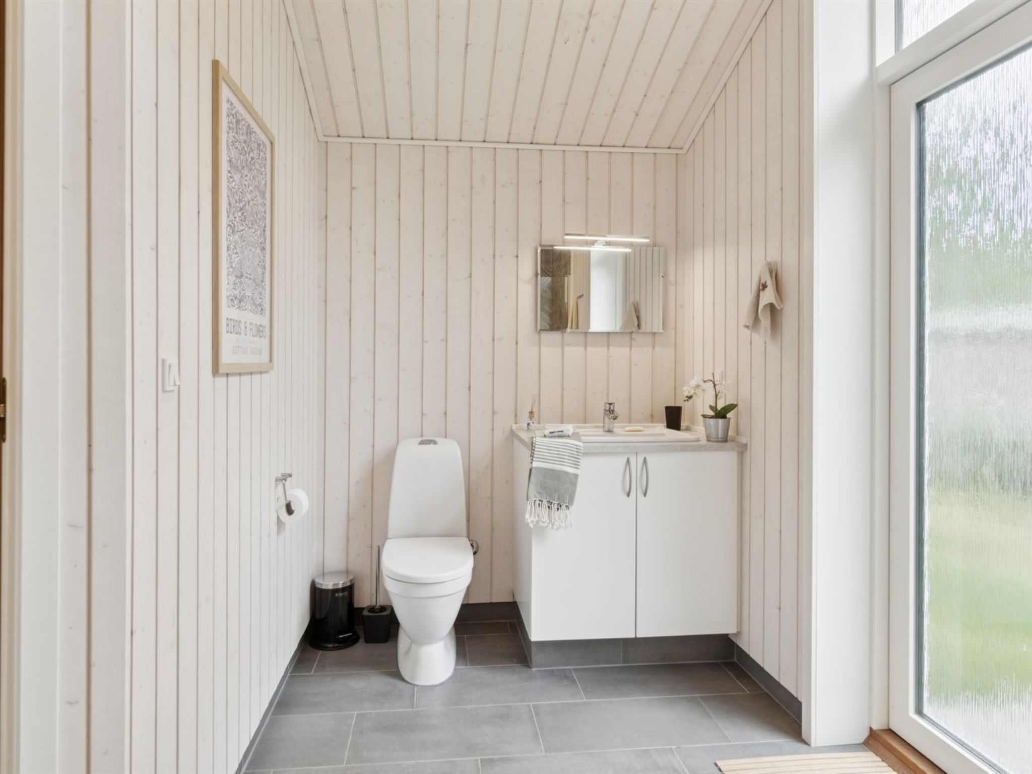 "Ovine" - 1.2km to the fjord-Dedans