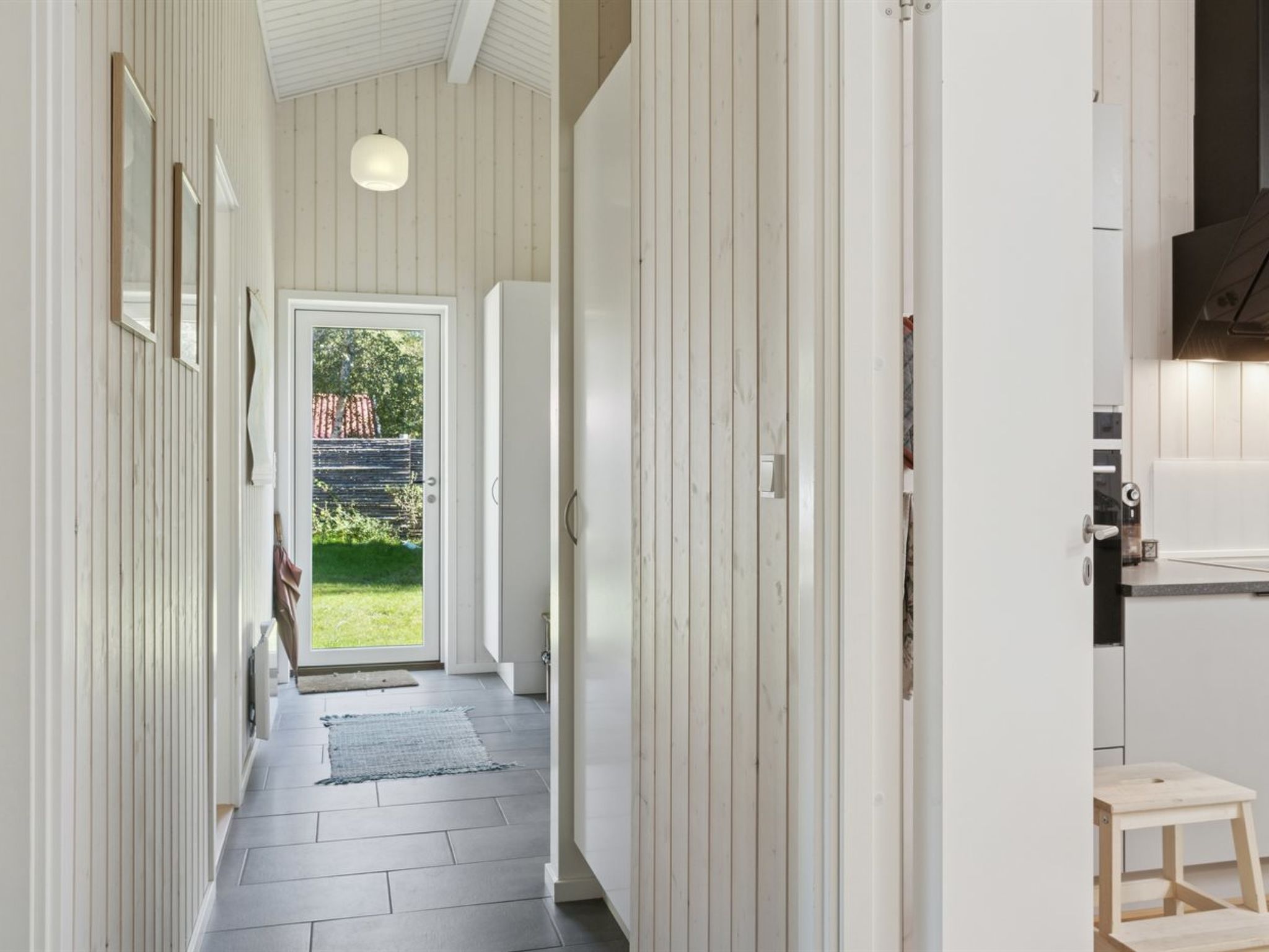 "Ovine" - 1.2km to the fjord-Dedans