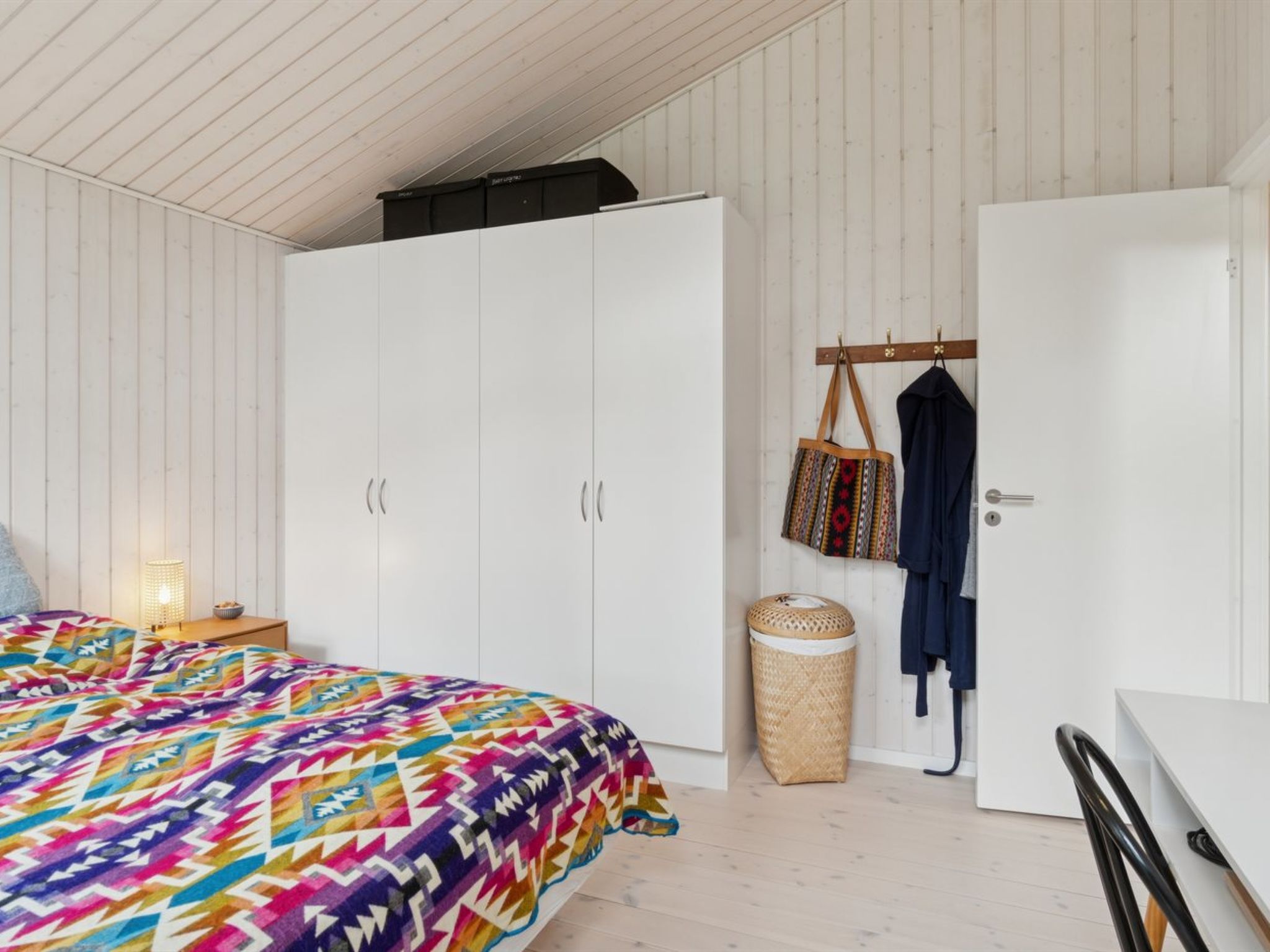 "Ovine" - 1.2km to the fjord-Dedans